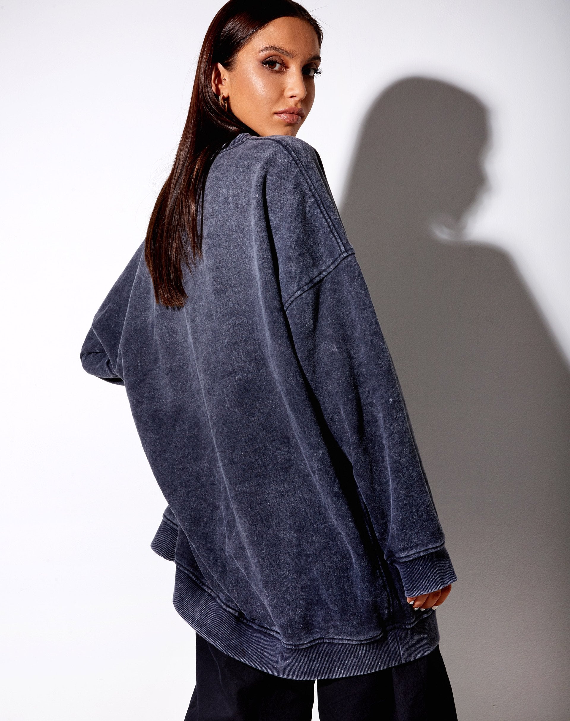 Image de Glo Sweatshirt in Black Wash Dragon