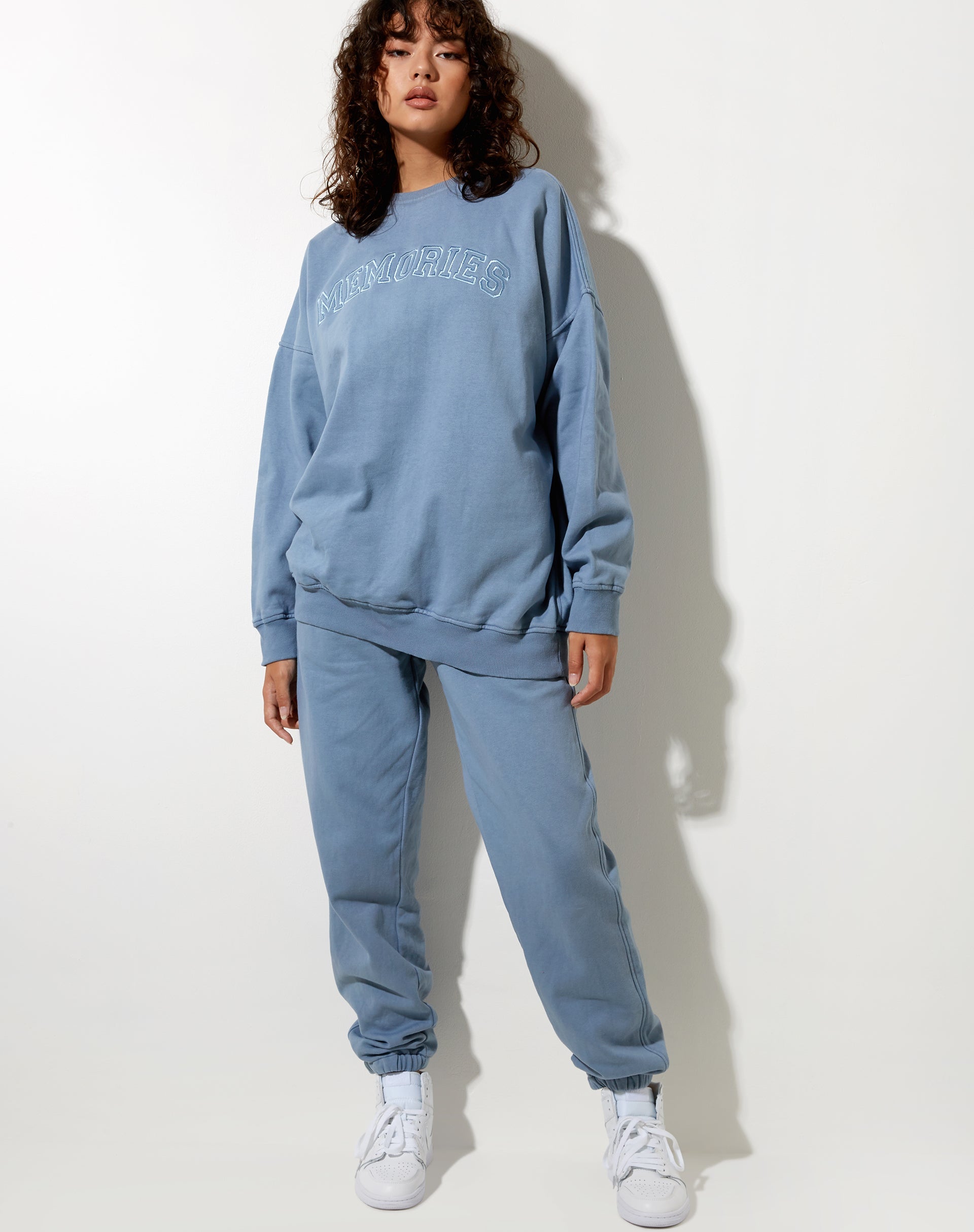 Image de Glo Sweatshirt en bleu poudre Memories Embro