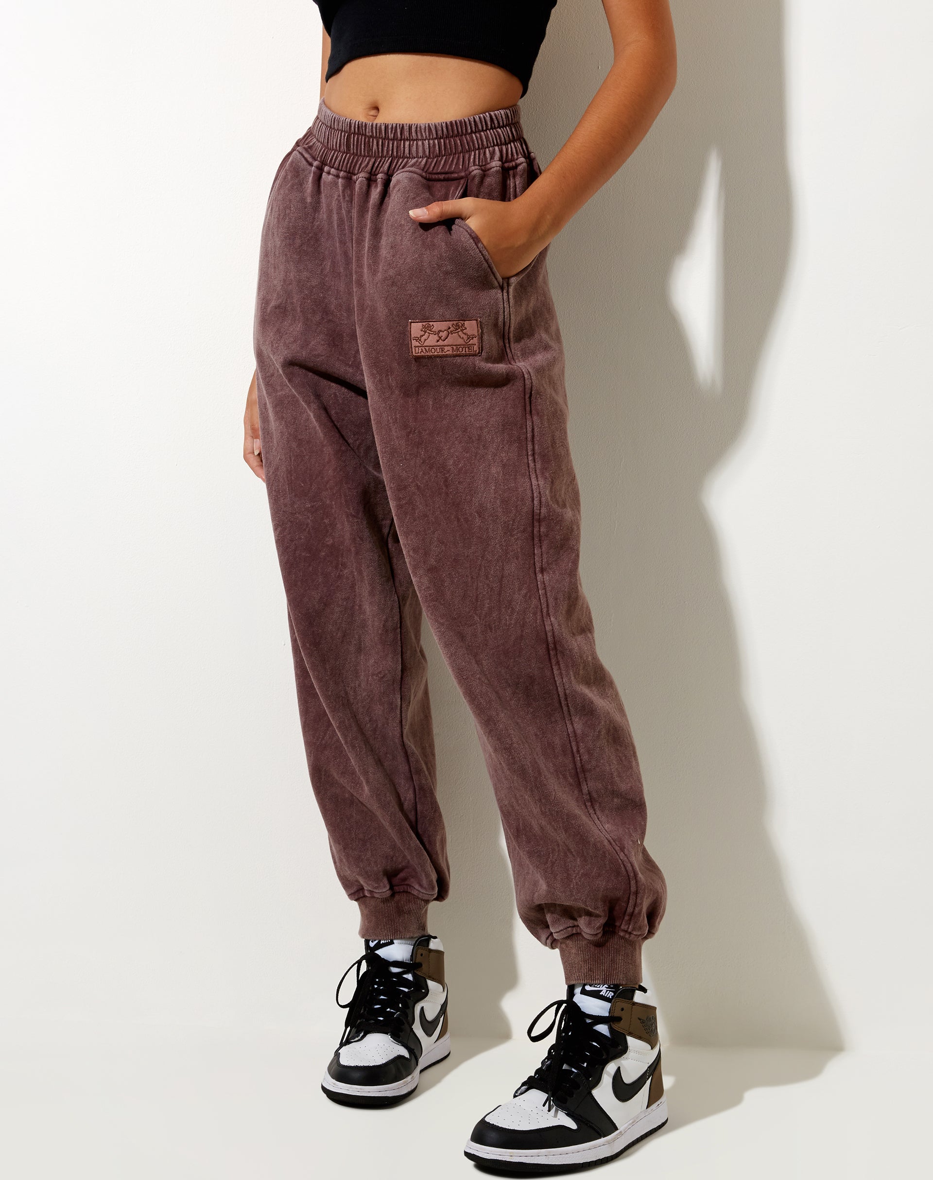 Image de Roider Jogger en Brown Wash LAmour Motel Label Embro