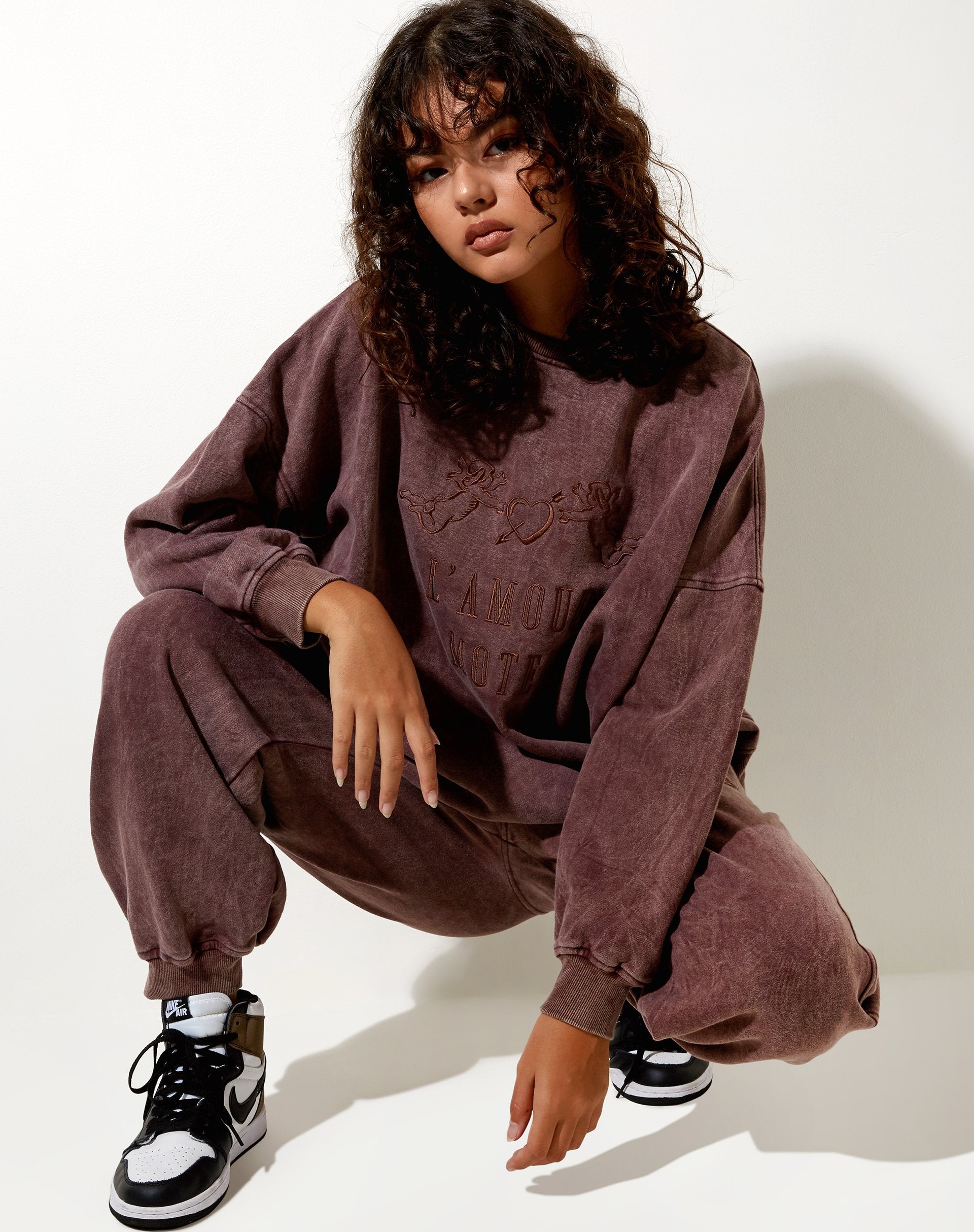 Image de Glo Sweatshirt in Brown Wash LAmour Motel Embro