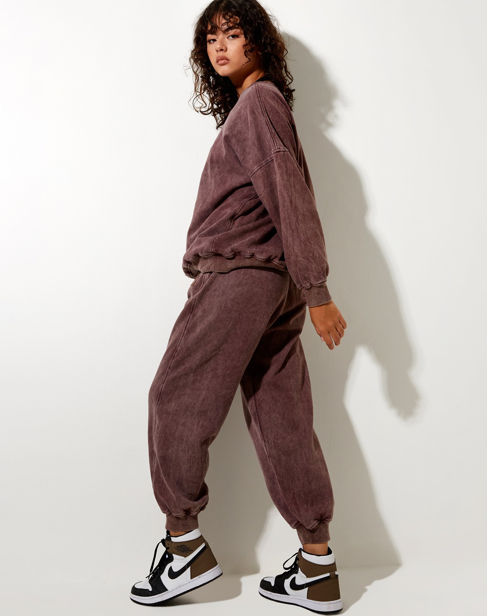 Image de Glo Sweatshirt in Brown Wash LAmour Motel Embro