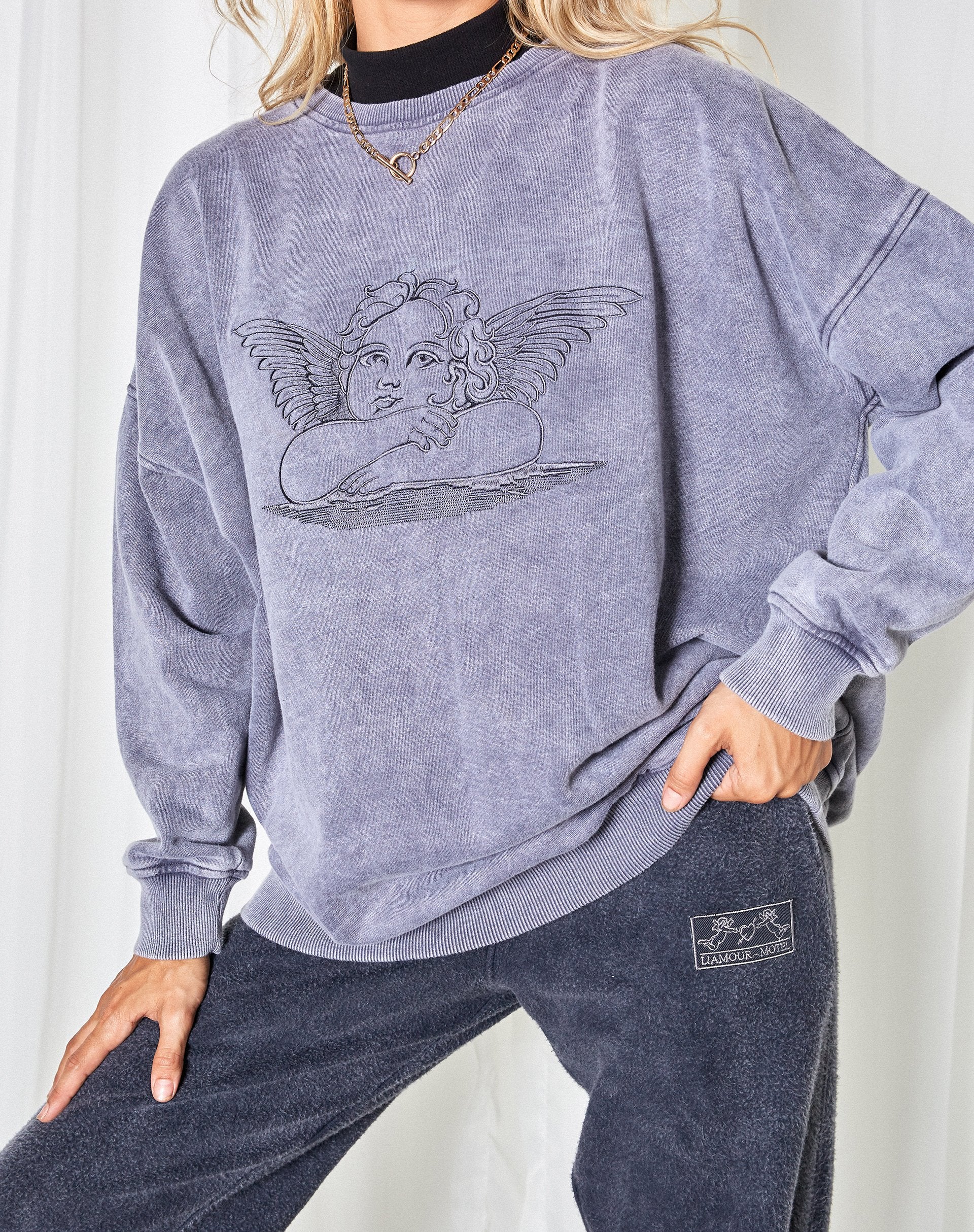 Image de Glo Sweatshirt in Charcoal Wash Angelo Embro