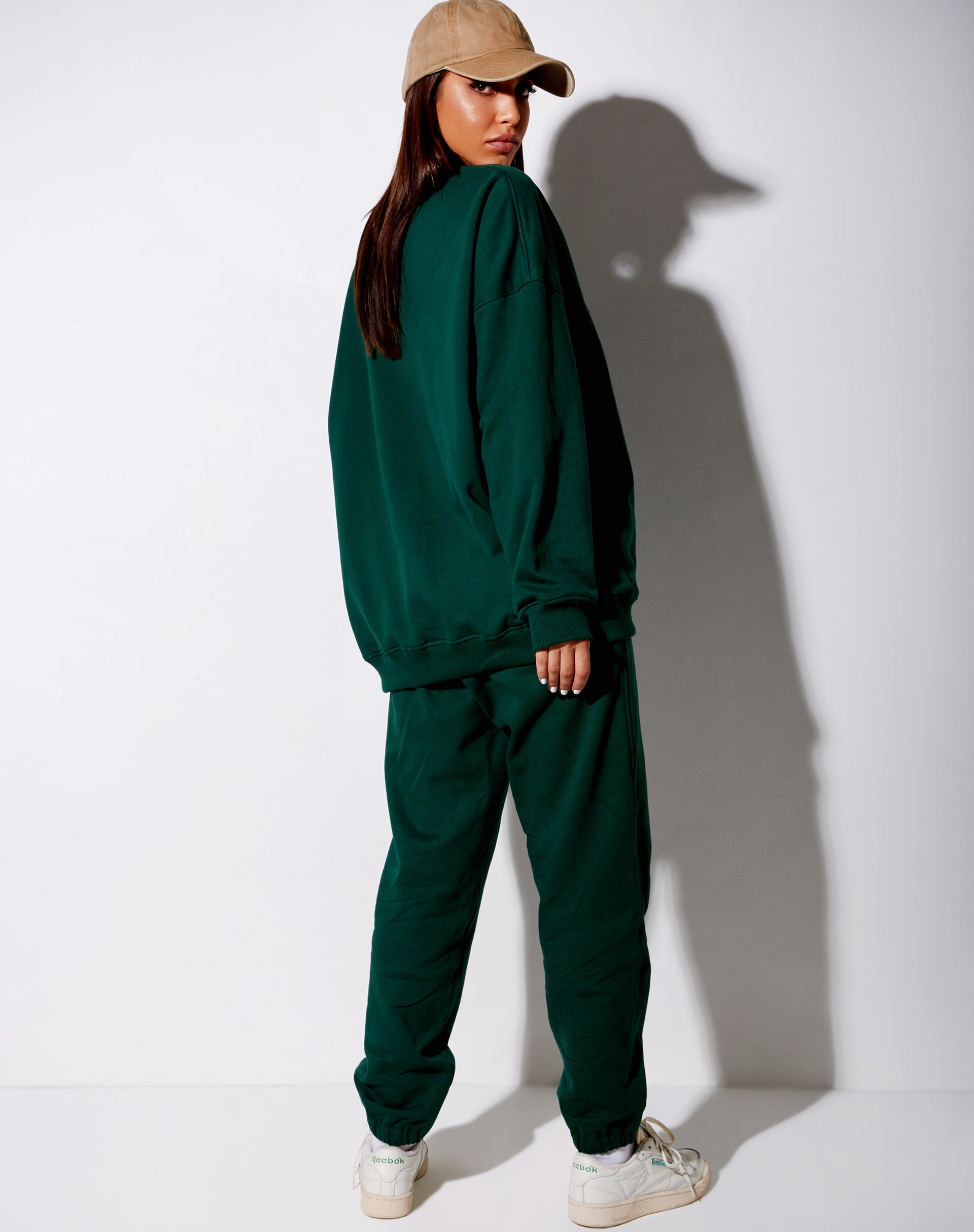 Image de Glo Sweatshirt en vert bouteille avec Take Care Of Yourself Embro