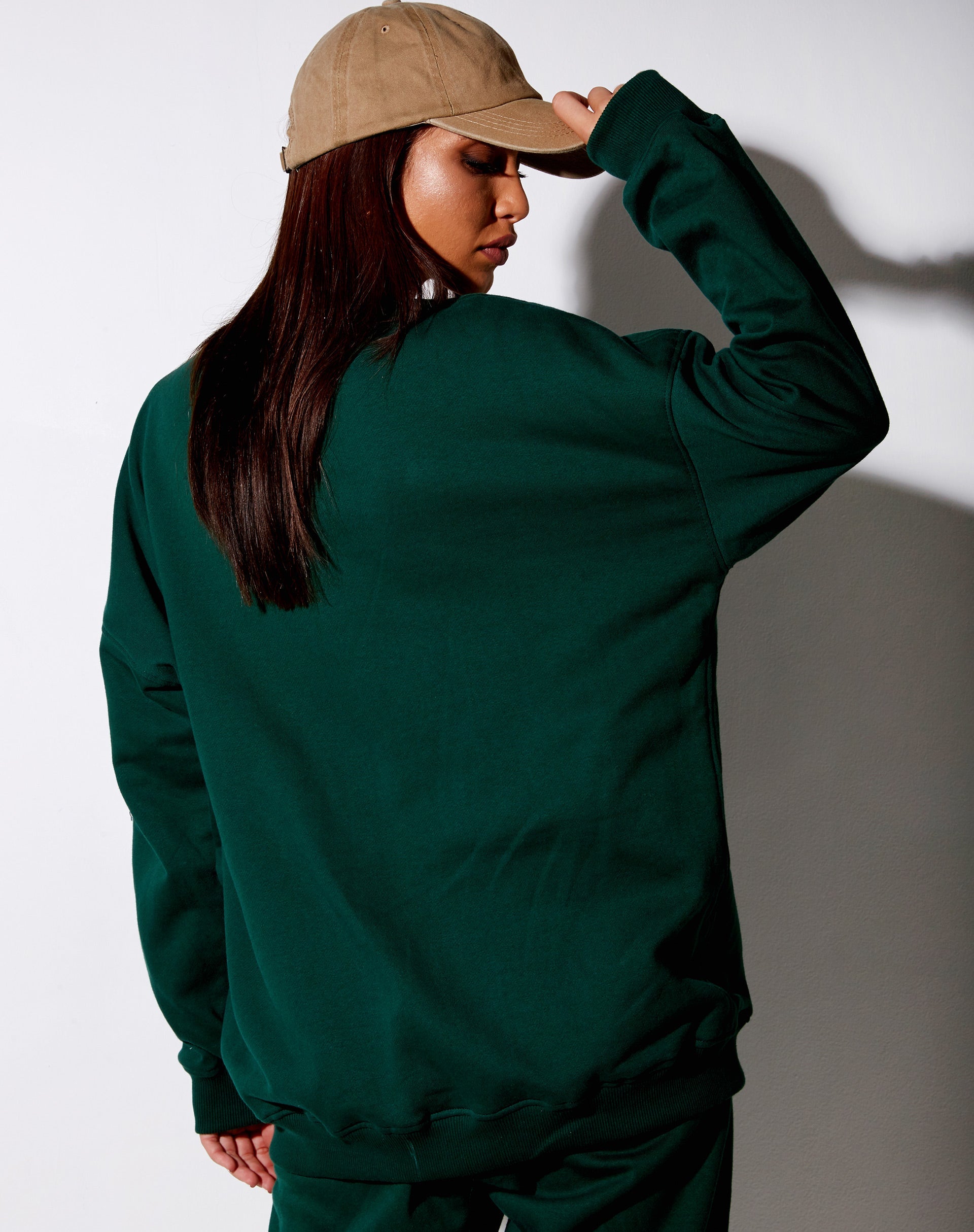 Image de Glo Sweatshirt en vert bouteille avec Take Care Of Yourself Embro