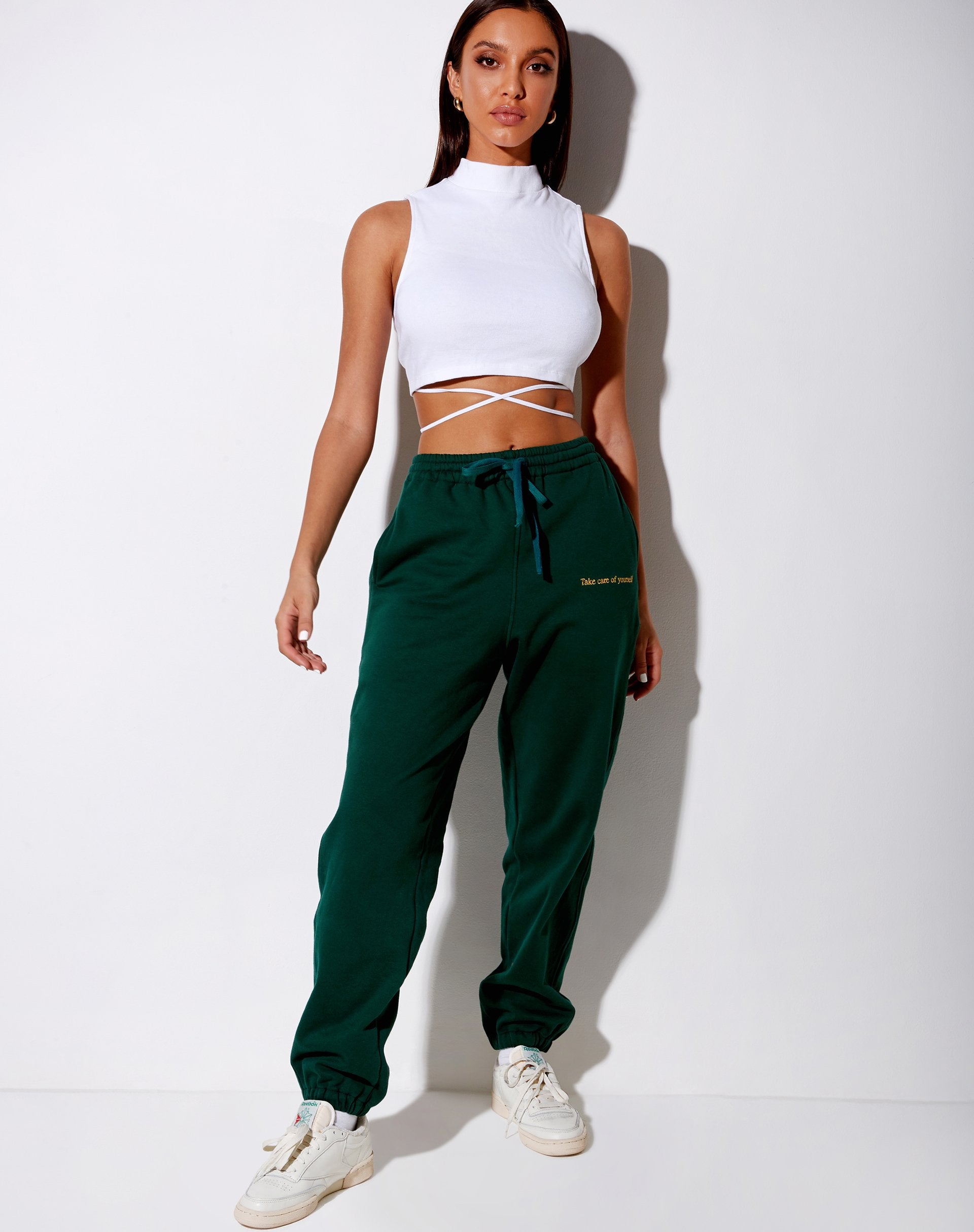 Image de Basta Jogger en vert bouteille avec Take Care Of Yourself Embro