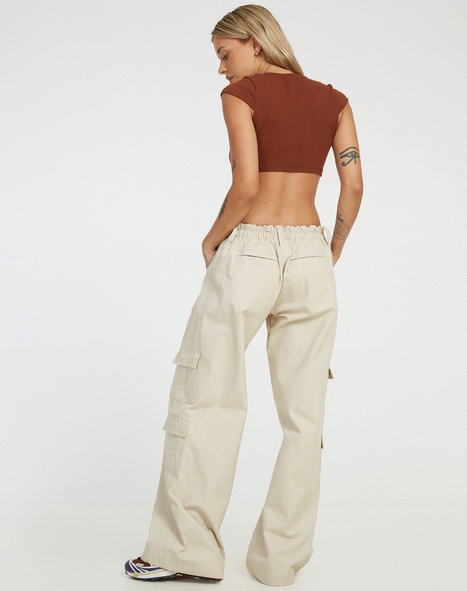 image de Guanna Crop Top in Dark Brown
