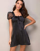 Image de la robe Guenelle en satin noir