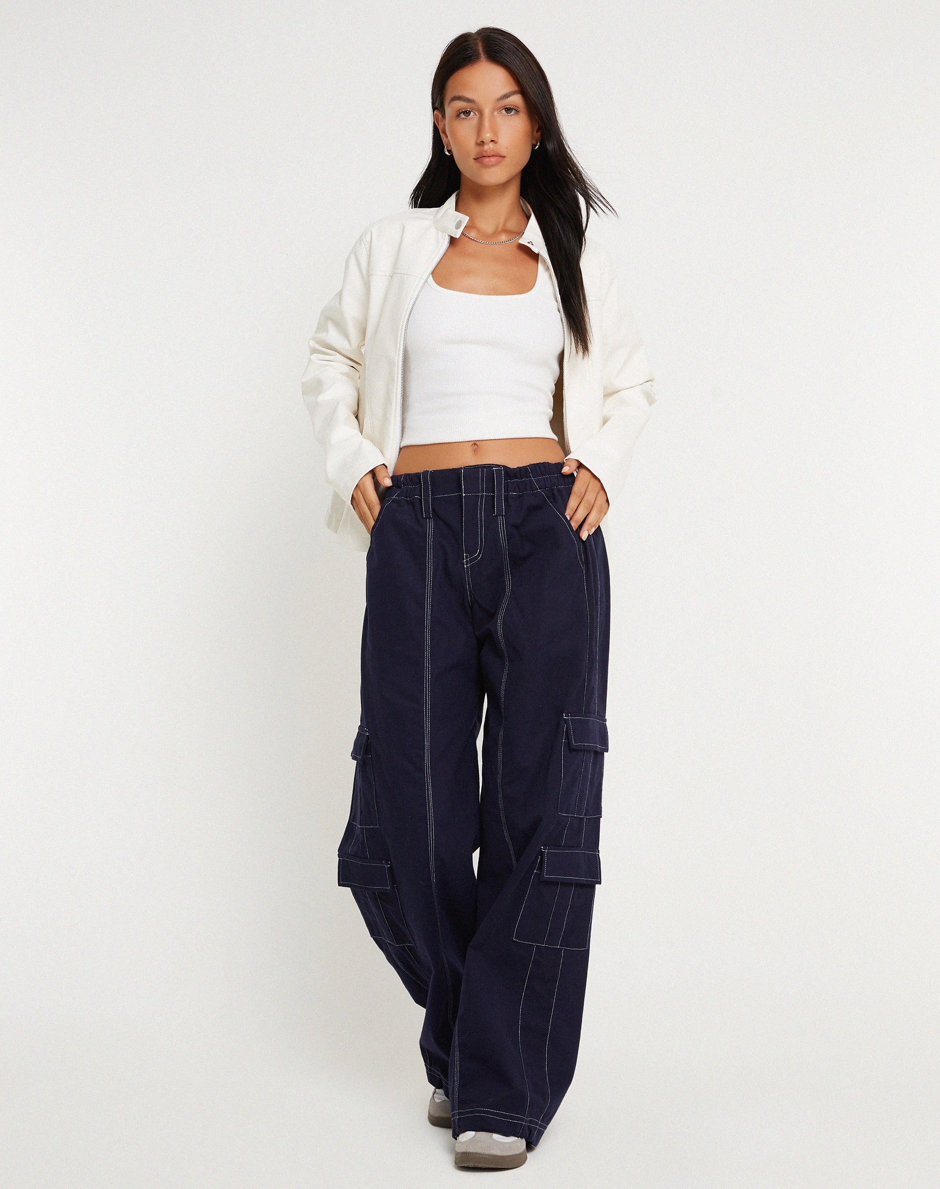 image de Hansa Trouser in Navy with Top White Stitch (pantalon Hansa en bleu marine avec des points blancs)