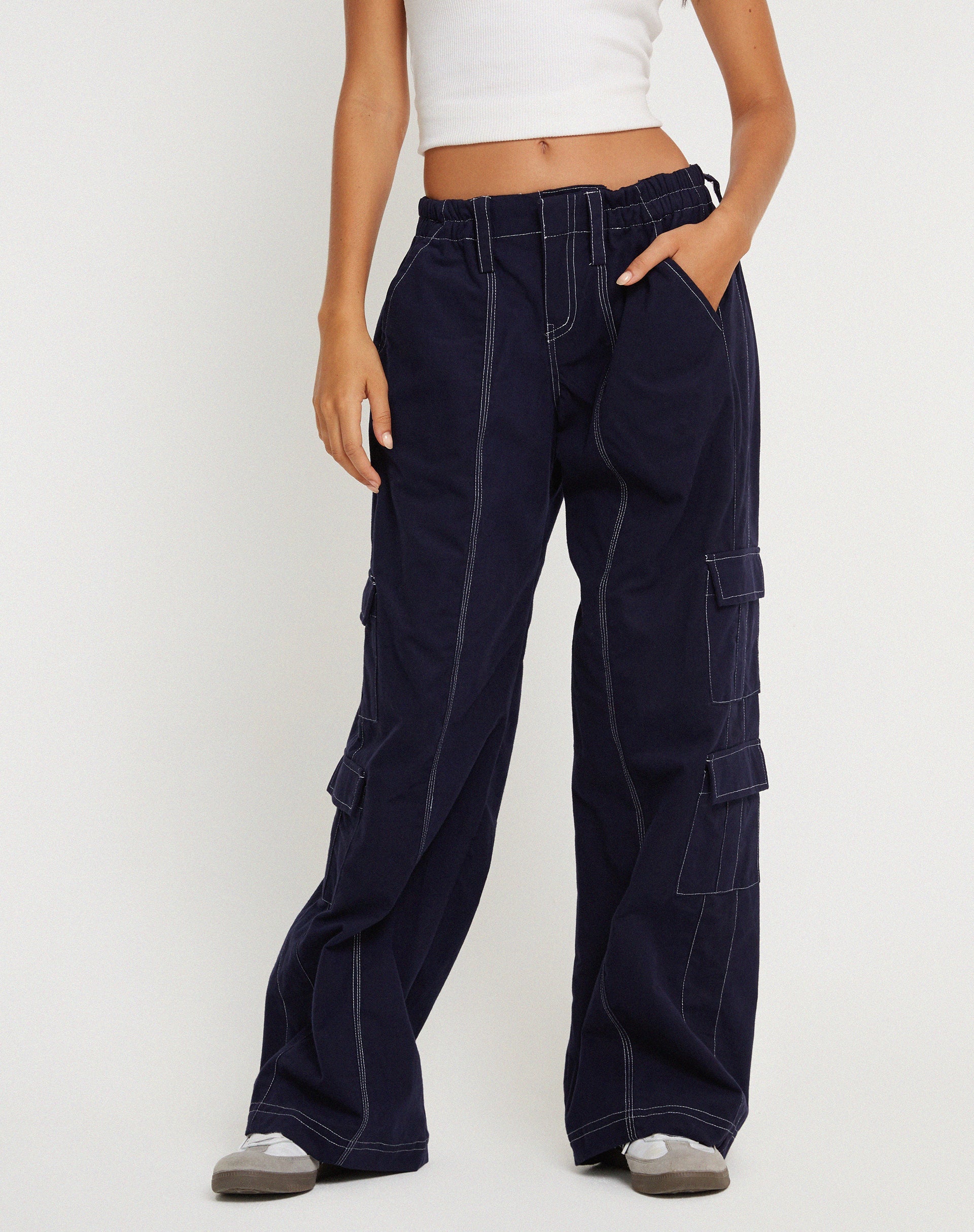 image de Hansa Trouser in Navy with Top White Stitch (pantalon Hansa en bleu marine avec des points blancs)