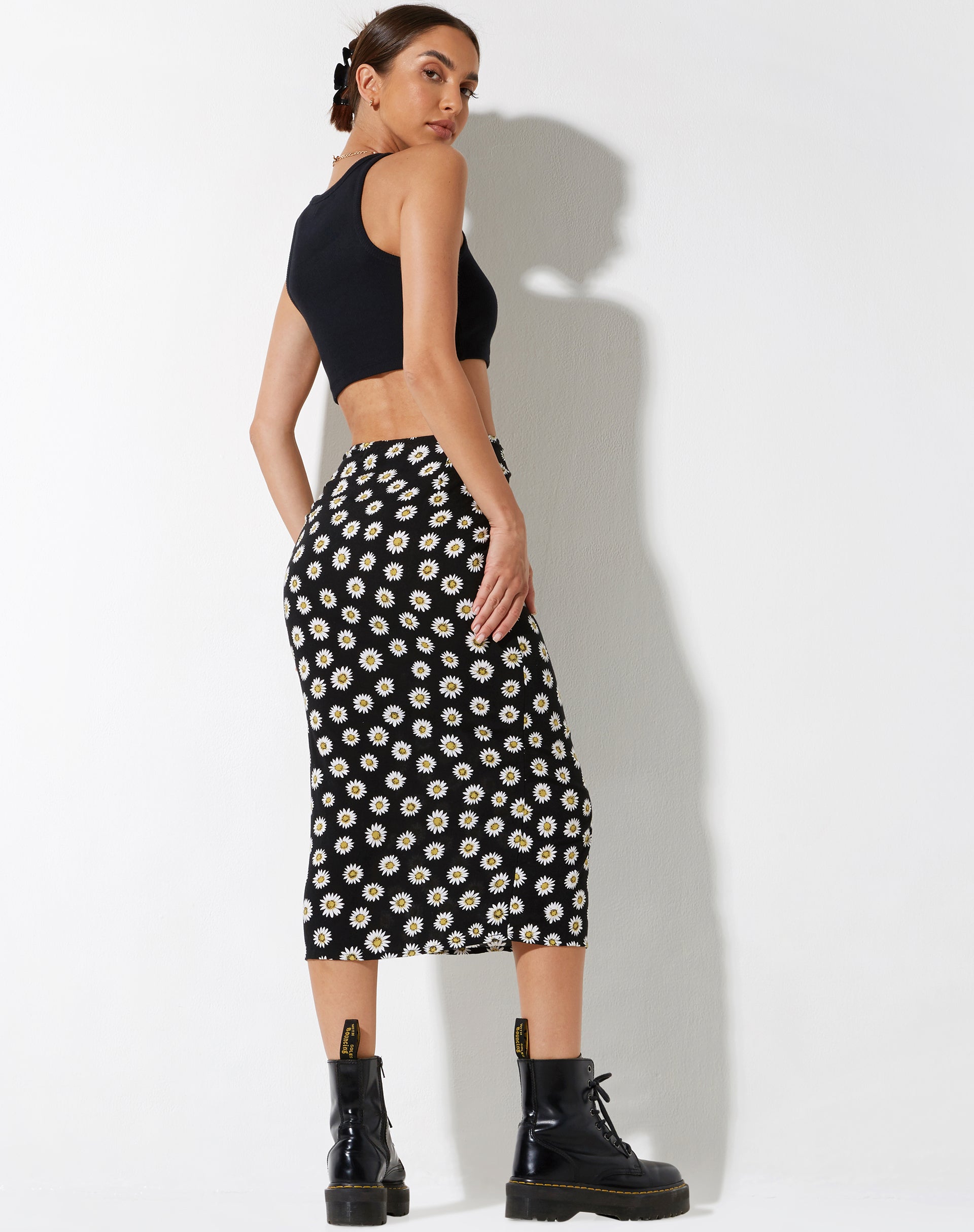 image de Harriet Midi Skirt in Grunge Daisy Black
