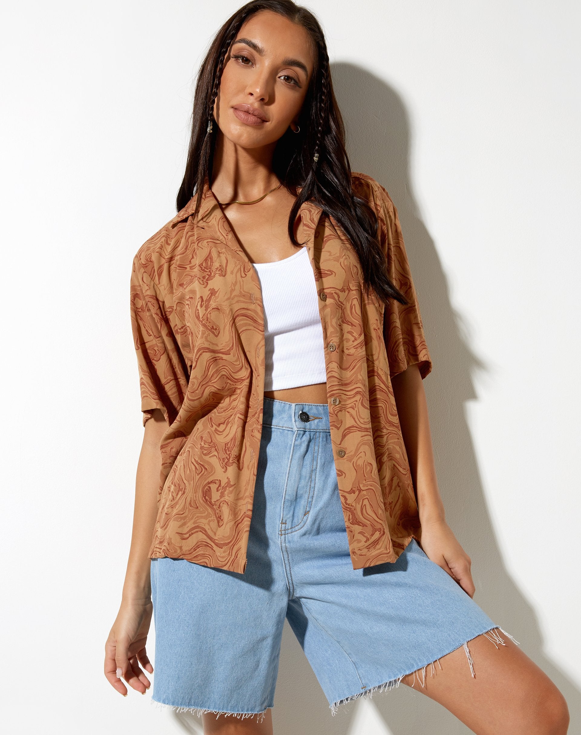 Image de la chemise hawaïenne en marbrure fluide Marron