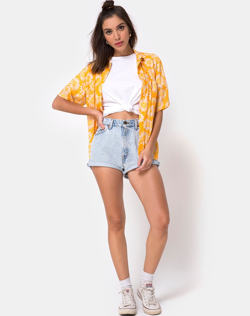 Image de la chemise hawaïenne à fleurs jaunes ensoleillées