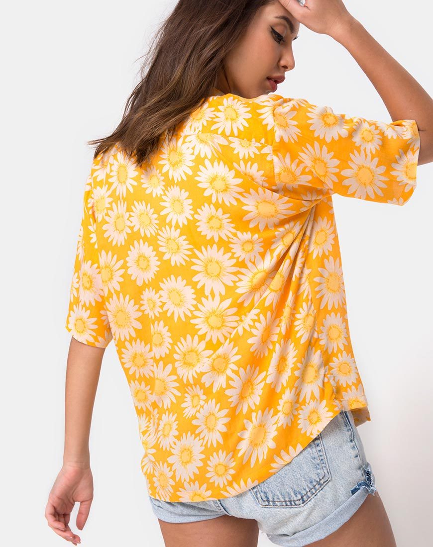 Chemise hawaïenne à fleurs jaunes ensoleillées