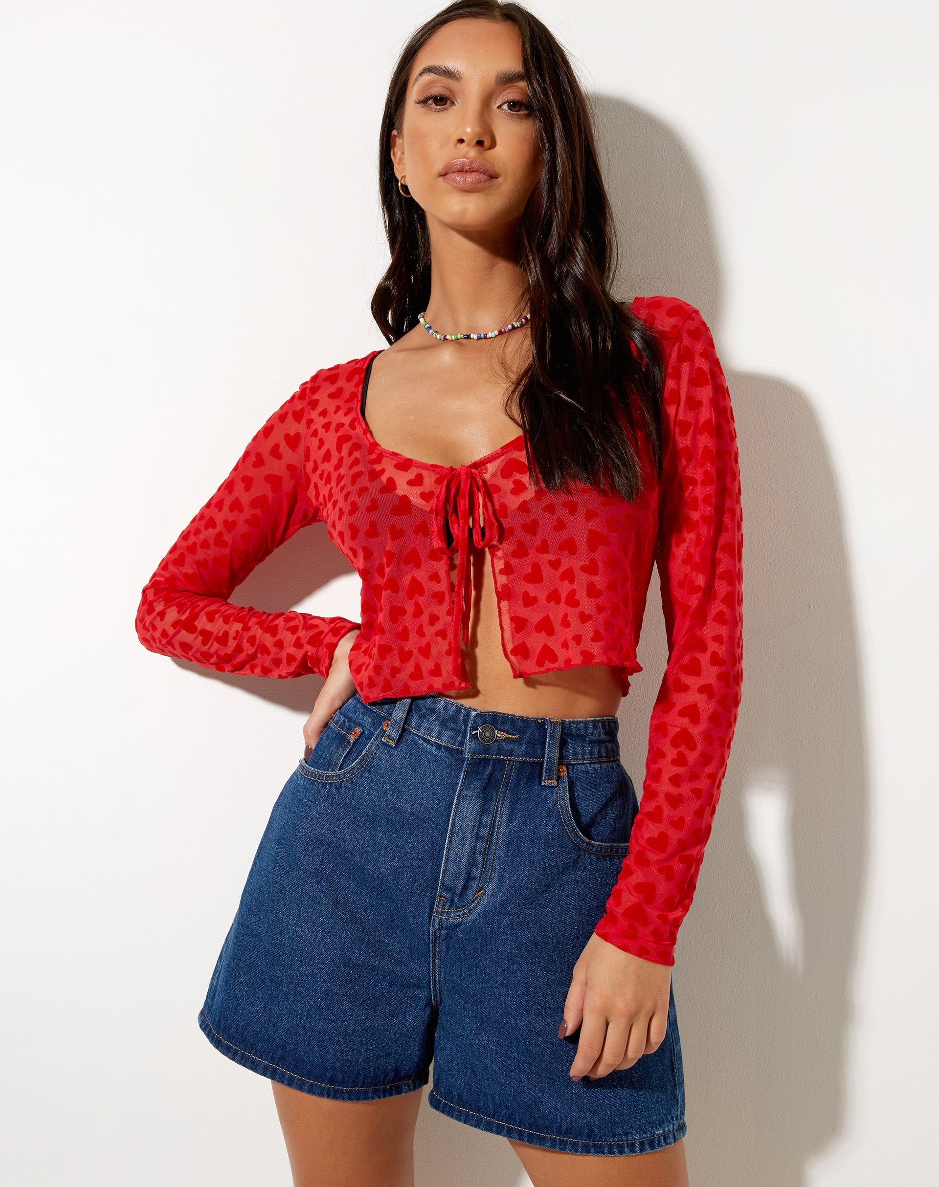 Image de Henry Cardi en maille rouge Flocon de cœur rouge