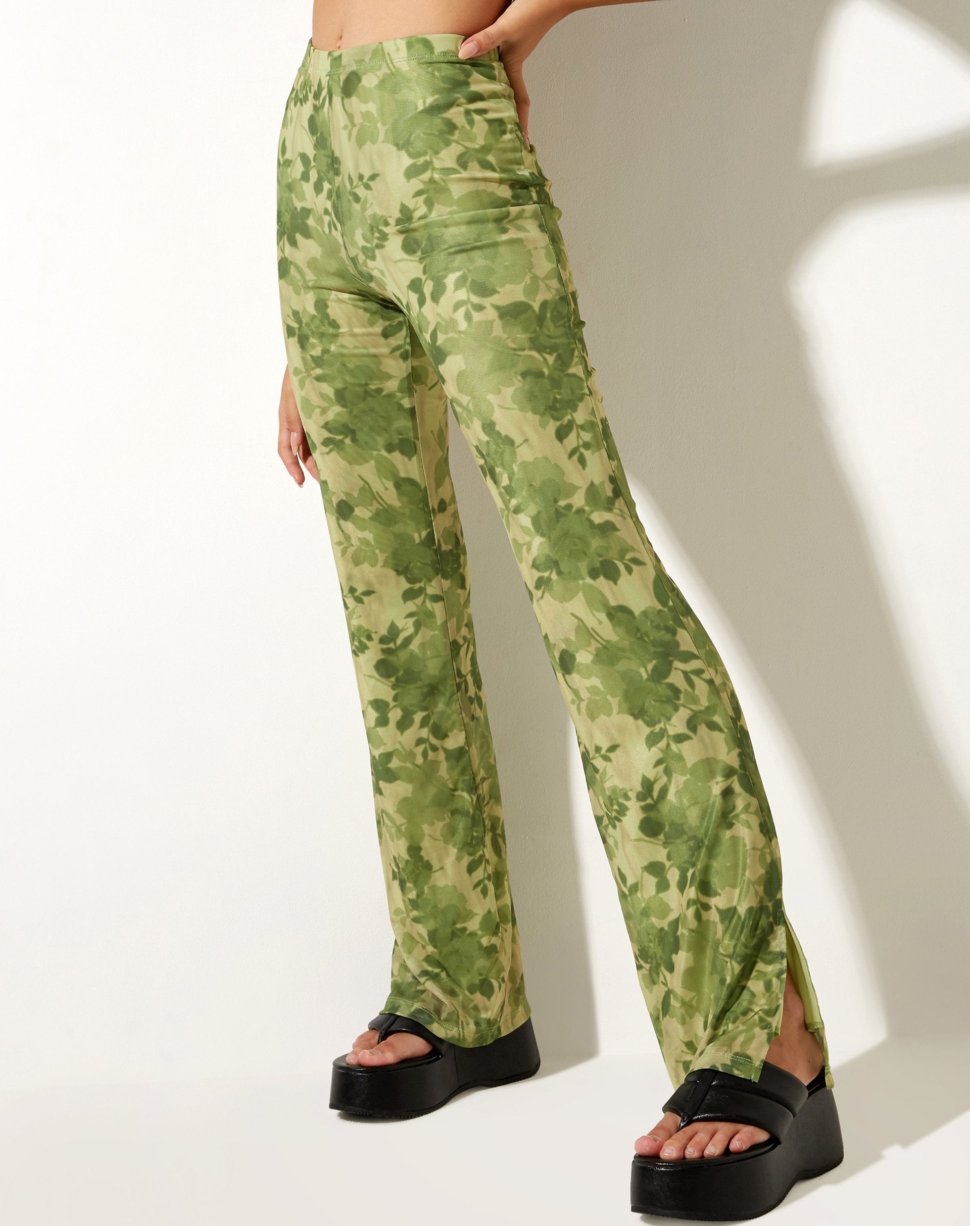 Image de Heny Flare Trouser in Blurred Floral