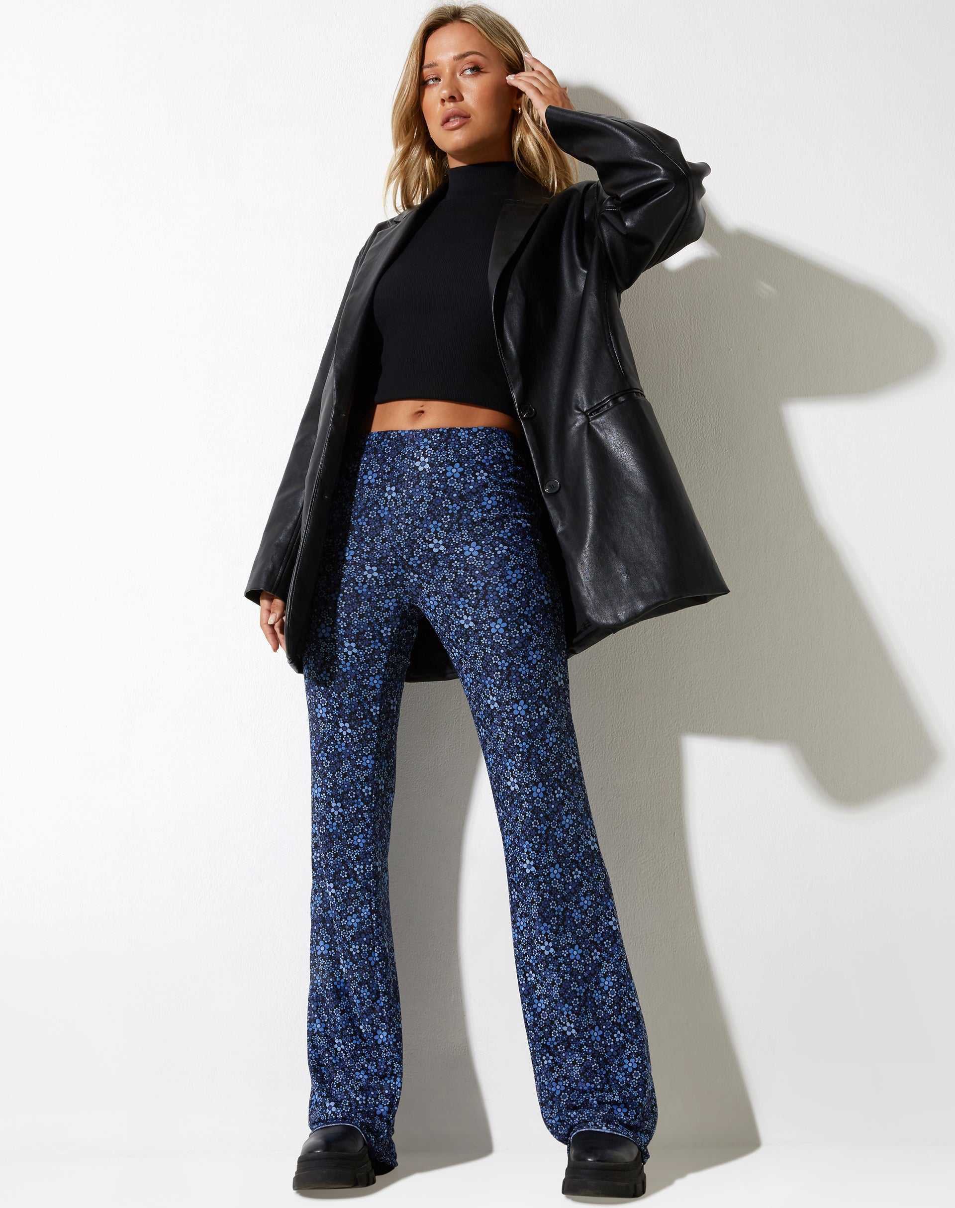 image de Herly Flare Trouser in Flower Garden Blue