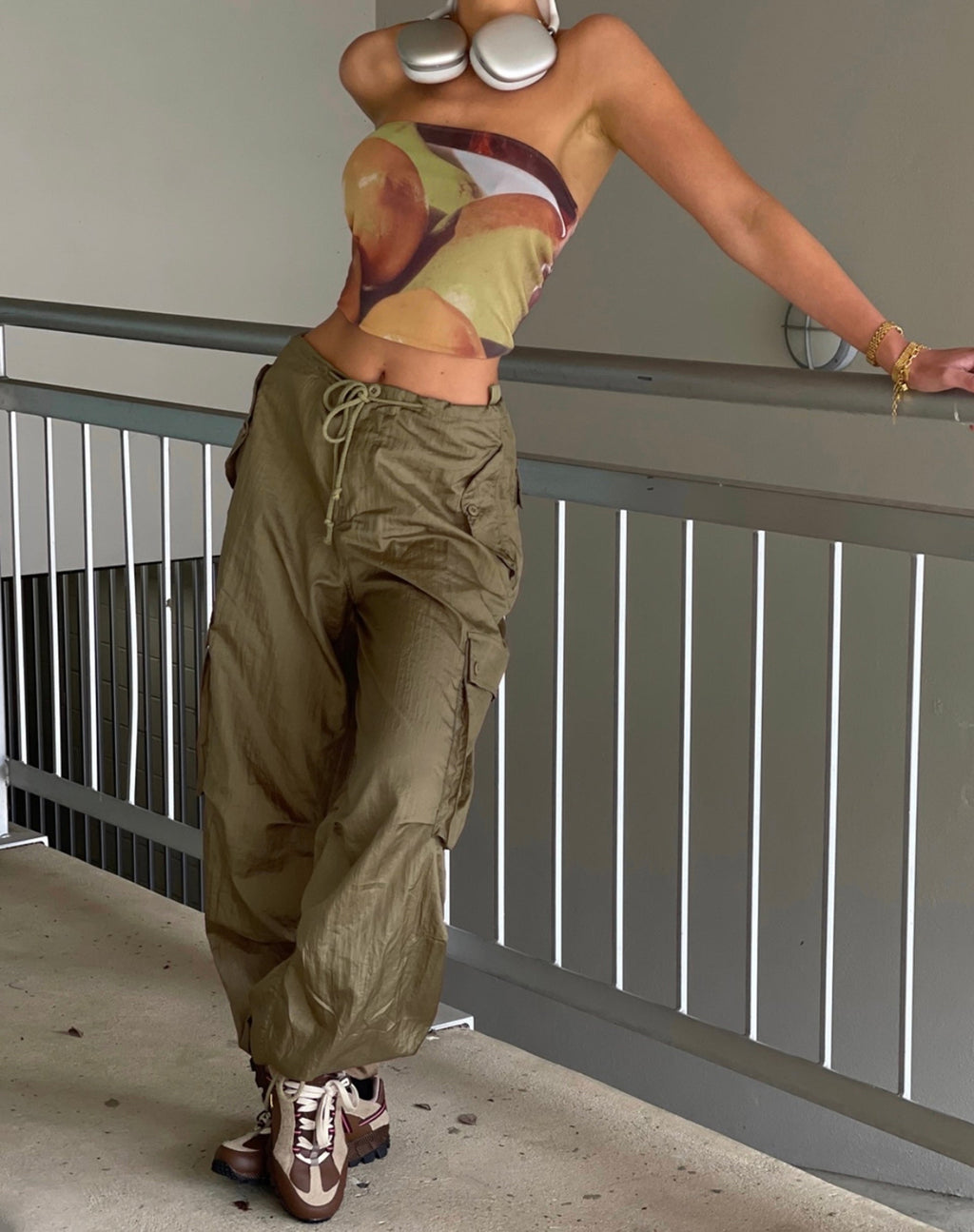 Cuties Pantalon cargo à jambes larges en Silver Gold
