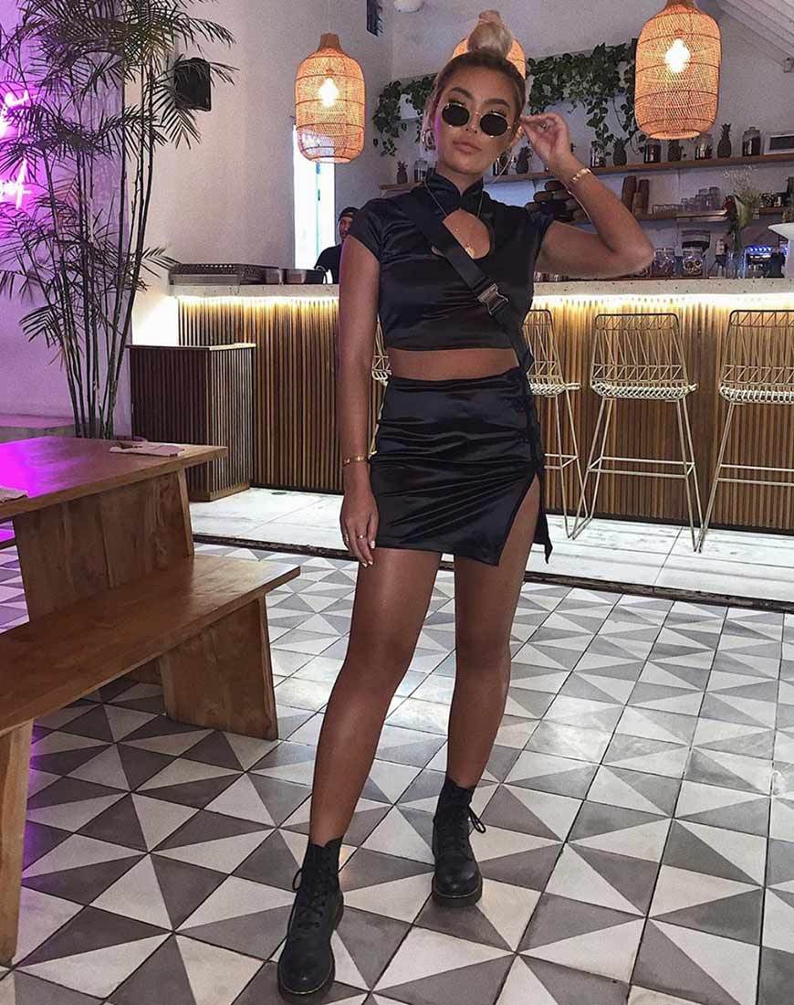 Image de Lina Crop Top in Satin Black