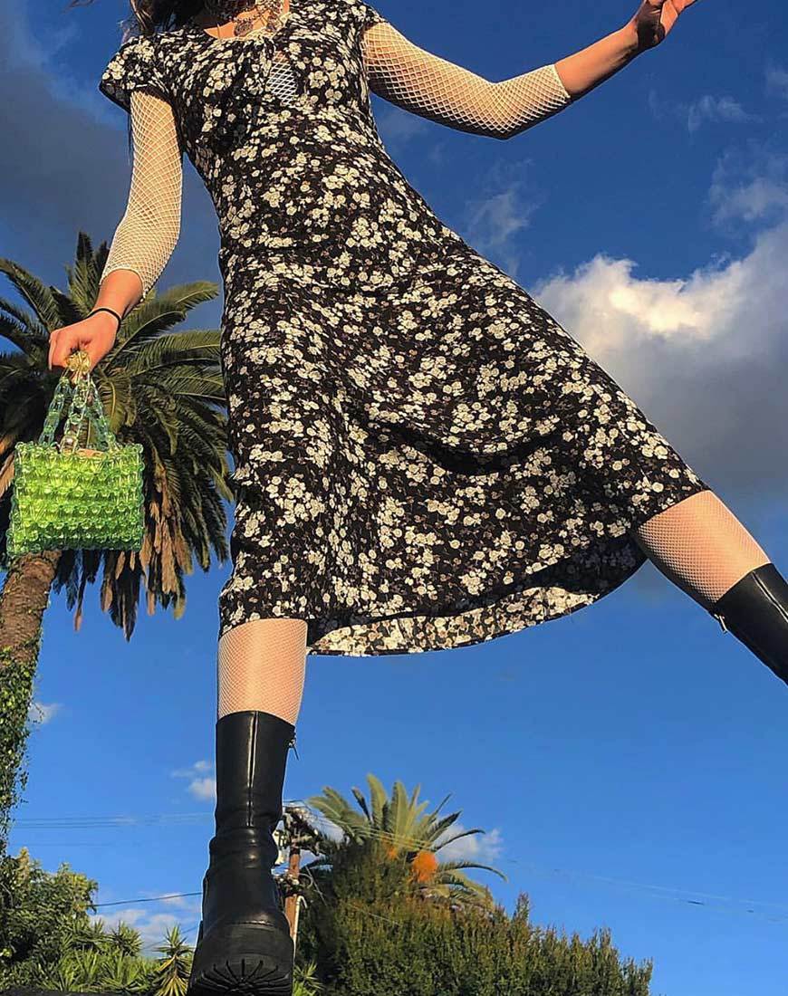 Image de Youki Midi Dress in Dark Wild Flower