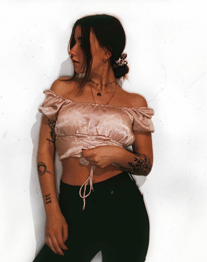 Image de Ruiz Off The Shoulder Top in Satin Dusty Rose