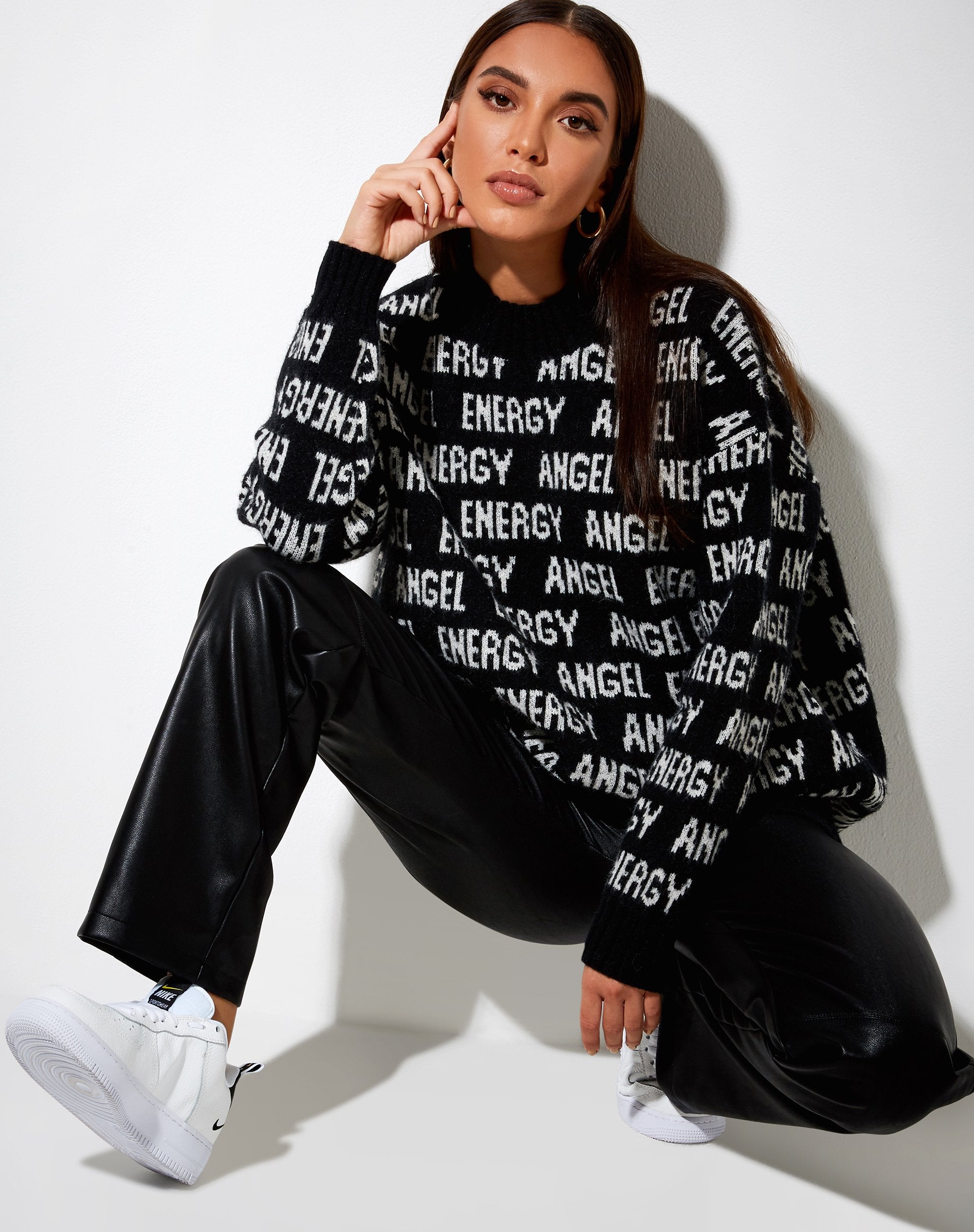 Image de Iskov Jumper in Black with Ivory Angel Energy