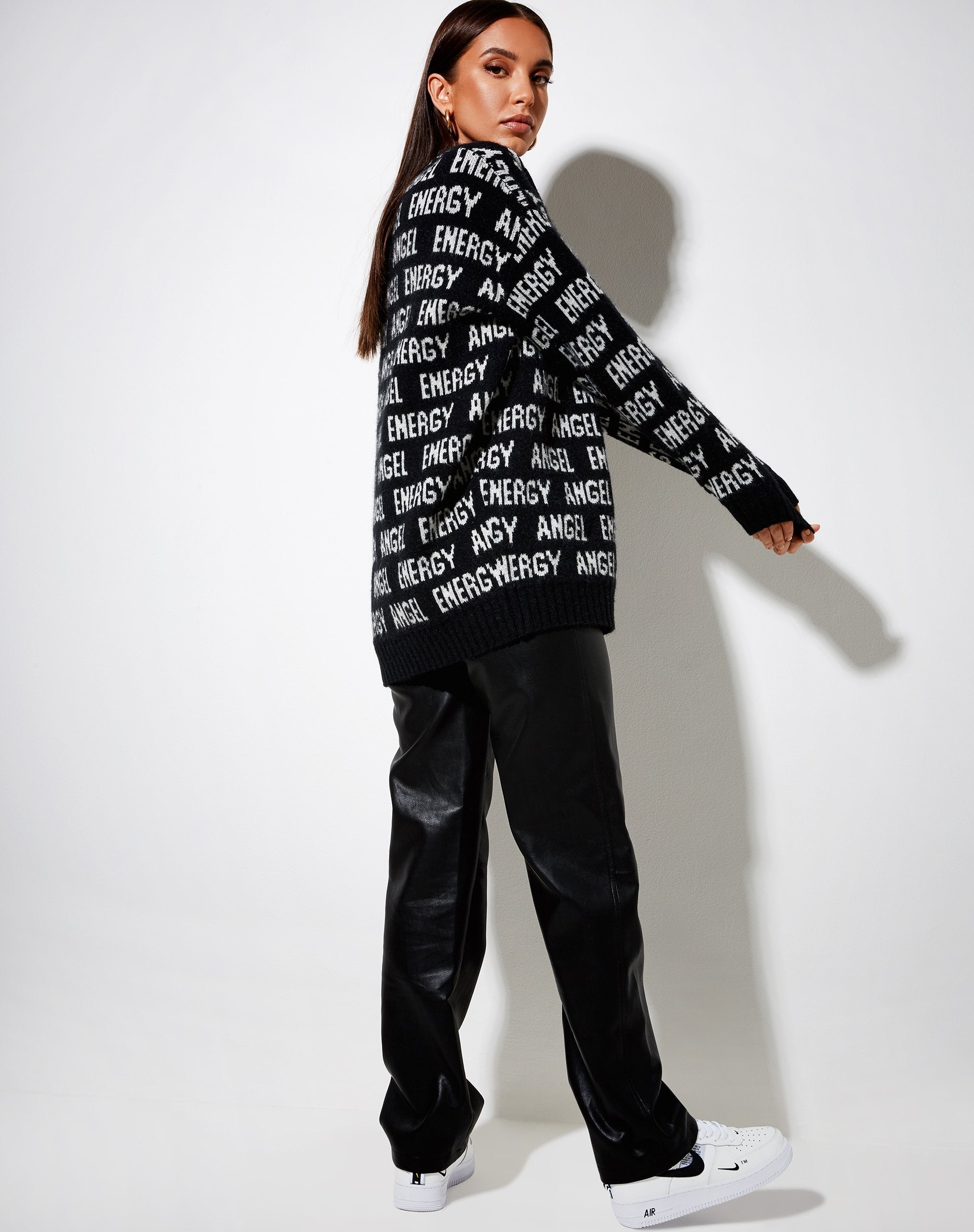 Image de Iskov Jumper in Black with Ivory Angel Energy