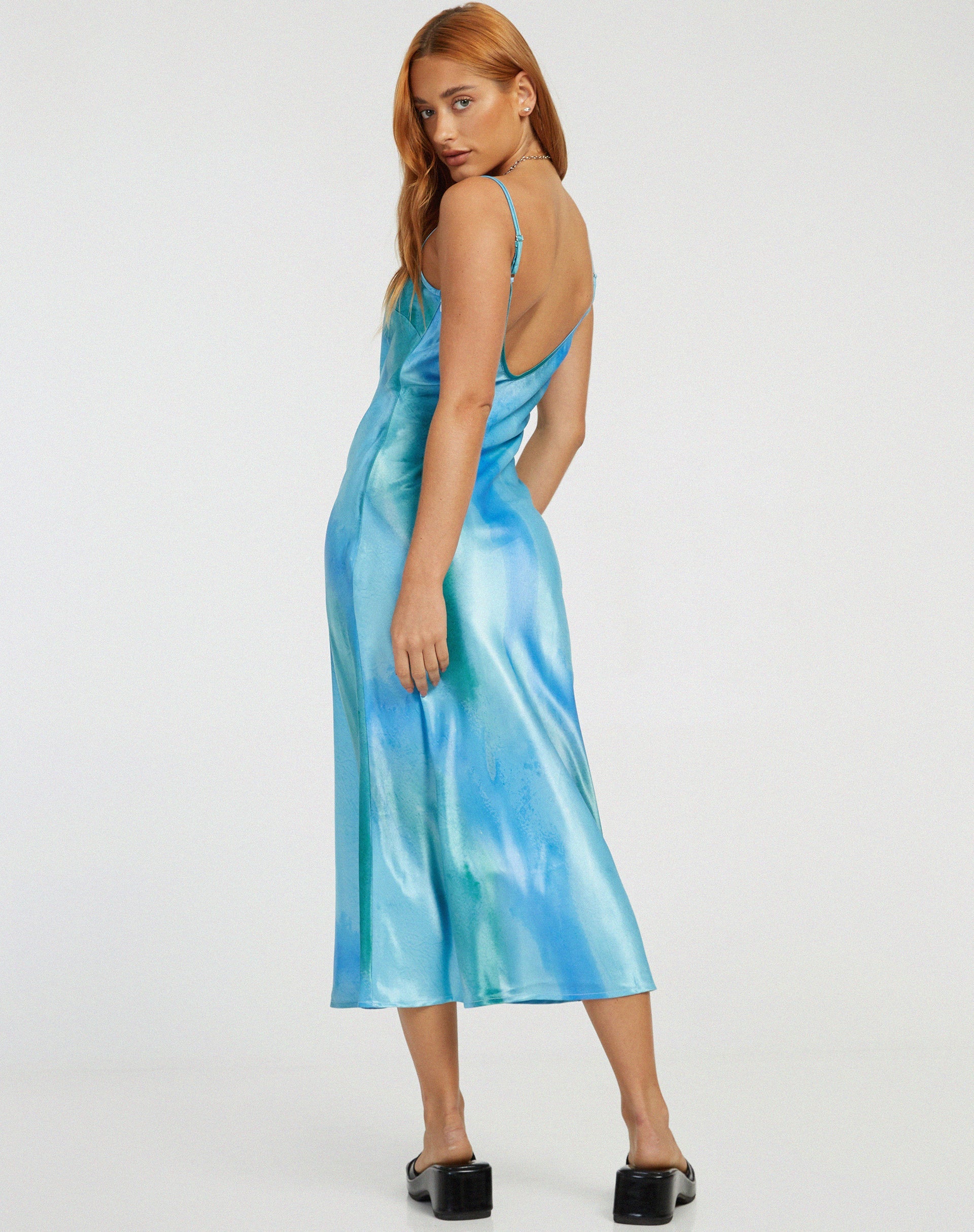 image de Juvina Midi Dress in Satin Watercolour Tosca