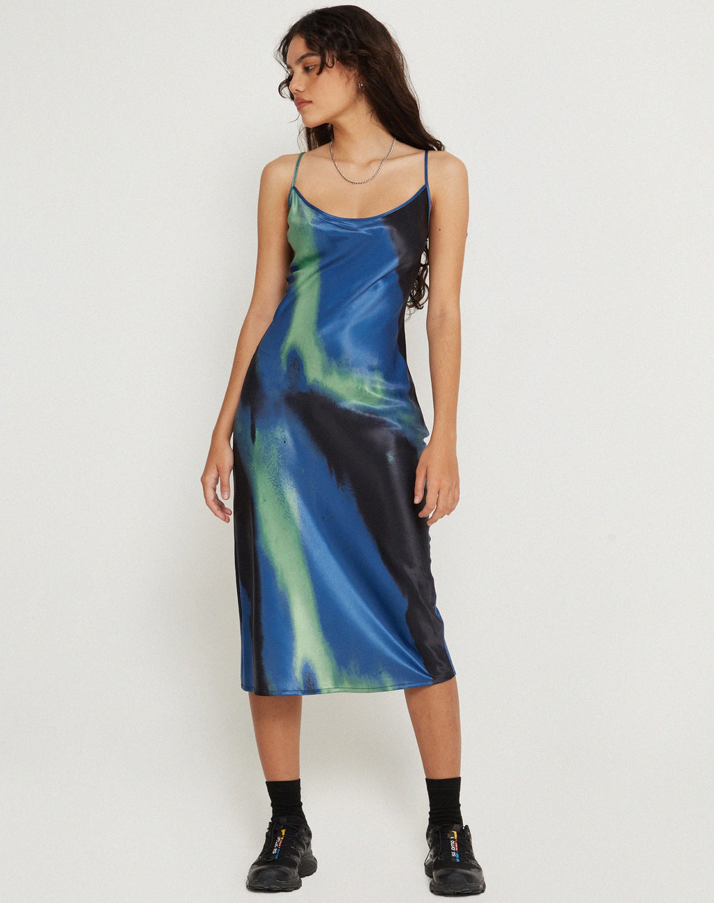 Robe midi Juvina en satin aquarelle marine