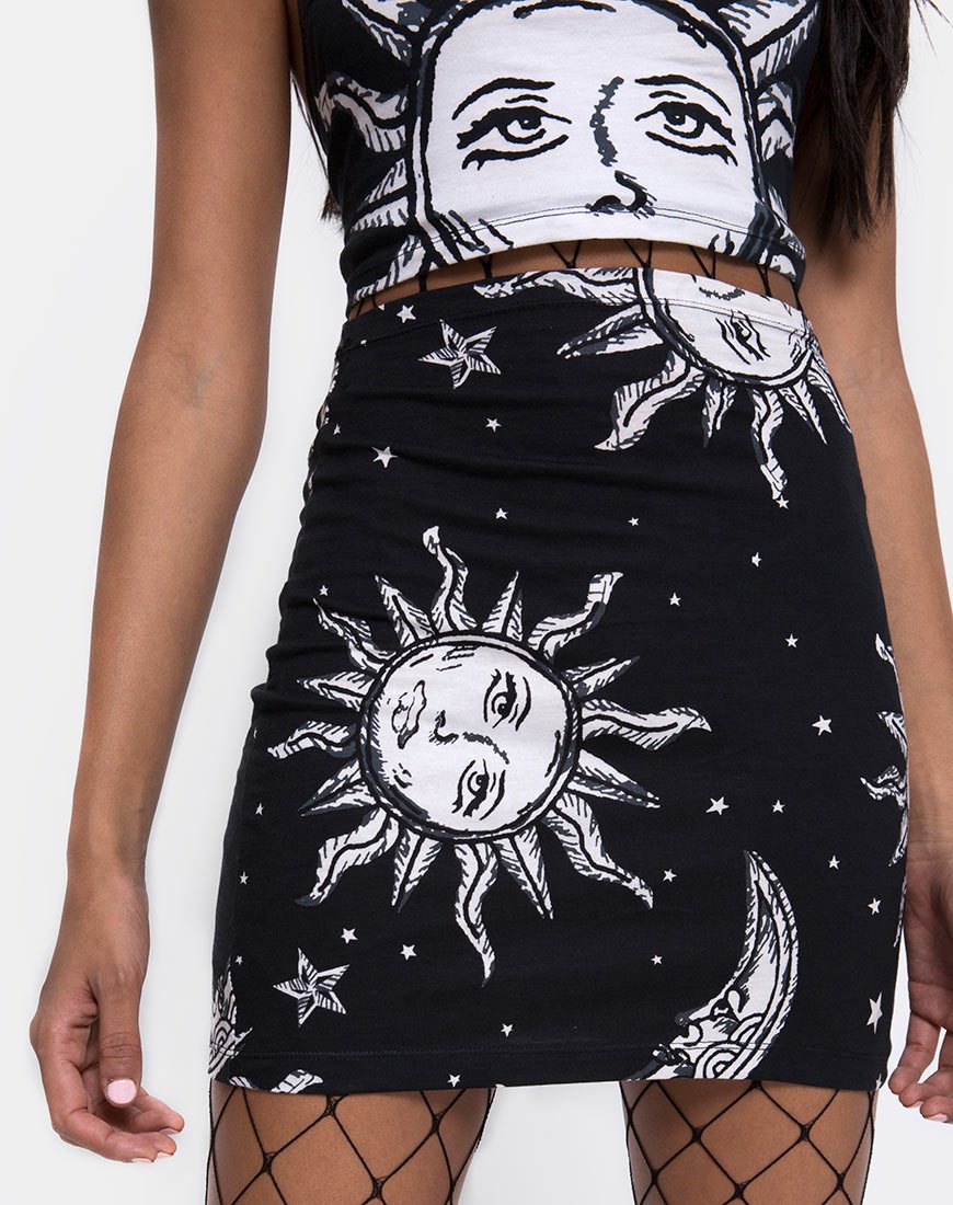 Image de Kimmy Bodycon Skirt in Oversize Sun Moon and Stars