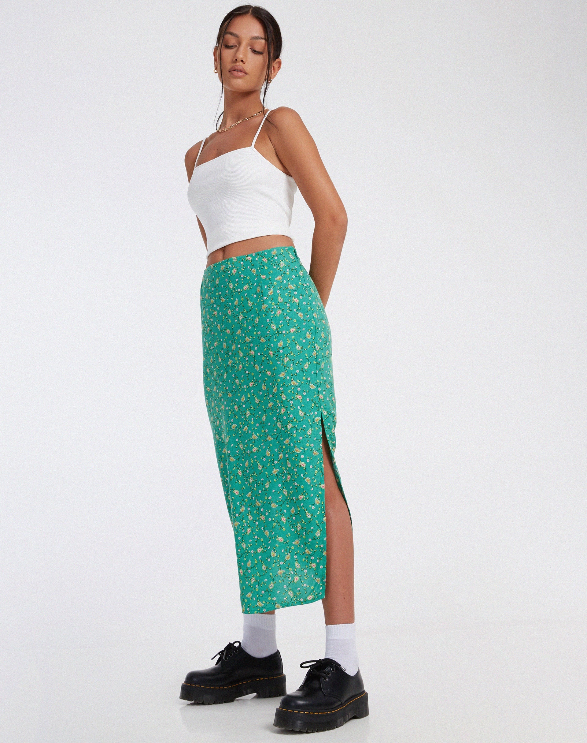 Image de Kindra Midi Skirt in Paisley Fun Green