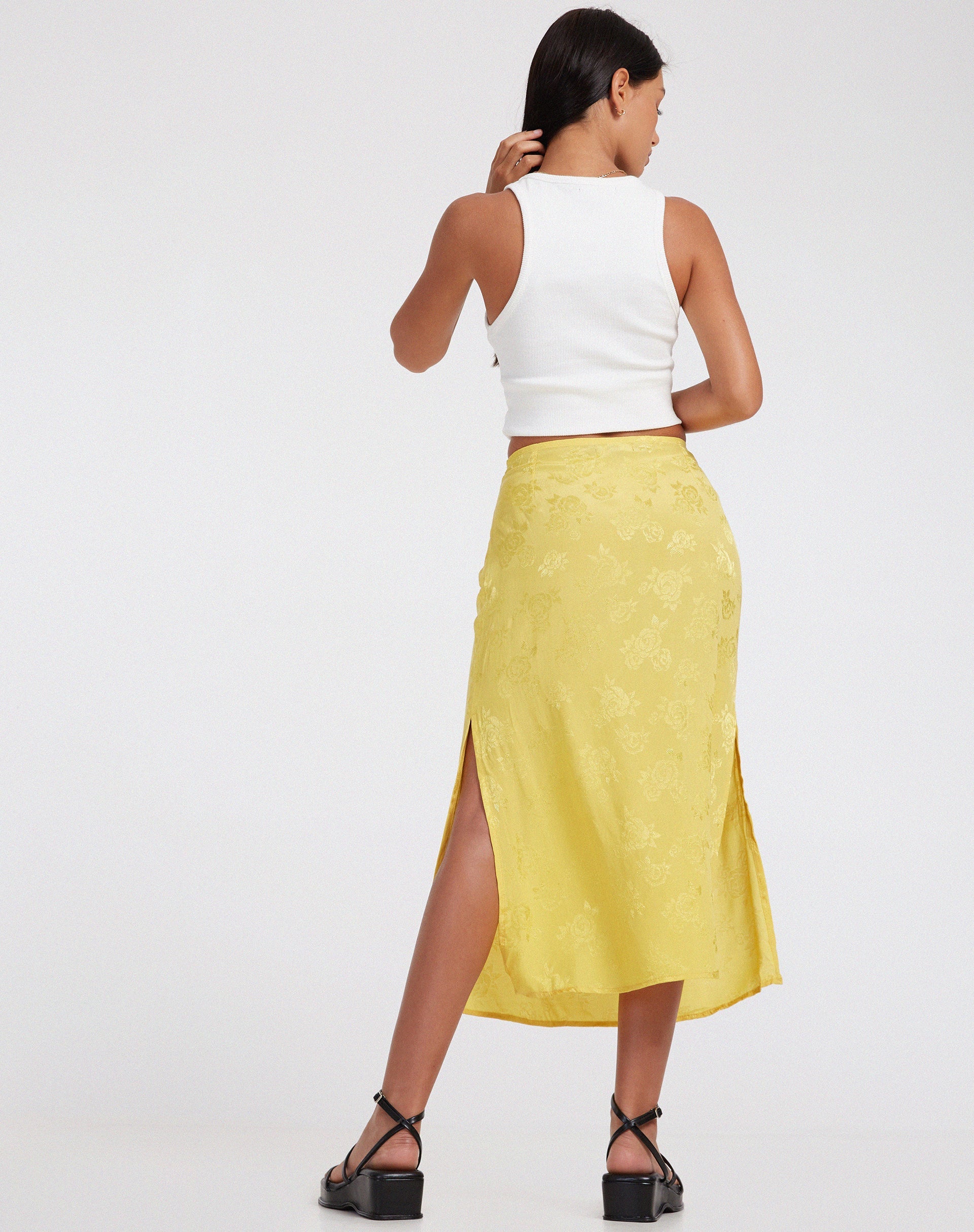 image de Kindra Midi Skirt in Satin Rose Sunshine Yellow