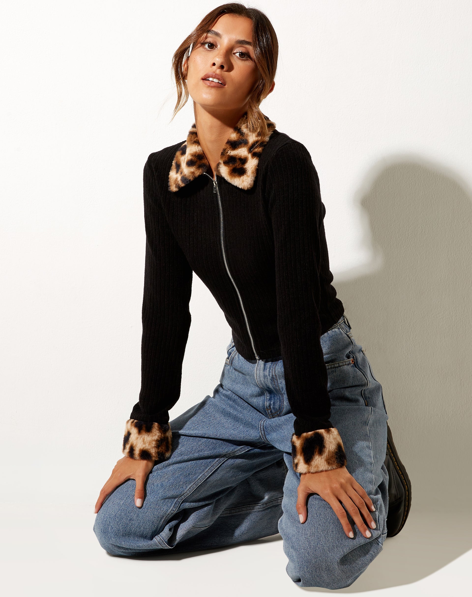 Image de Larita Cardi en tricot noir et brun