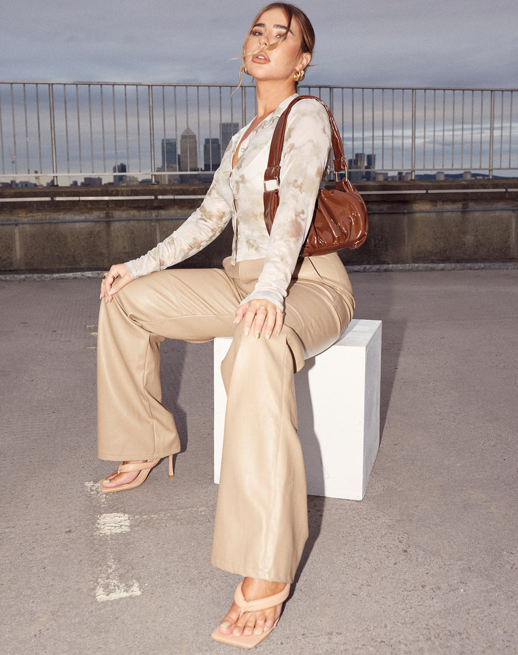 Pantalon large Yeria en PU Tan