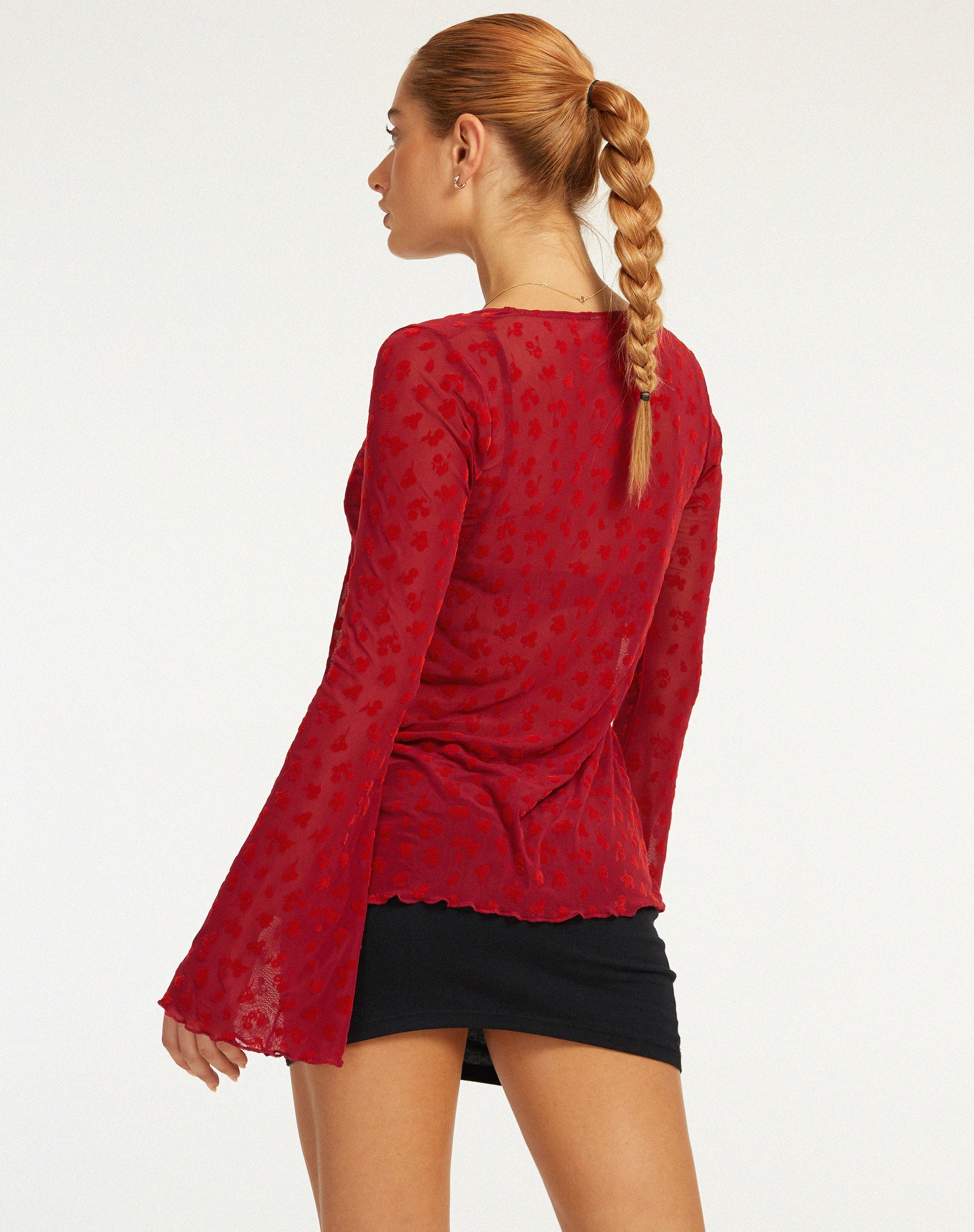image de Leony Cardi dans Red Flock Mesh