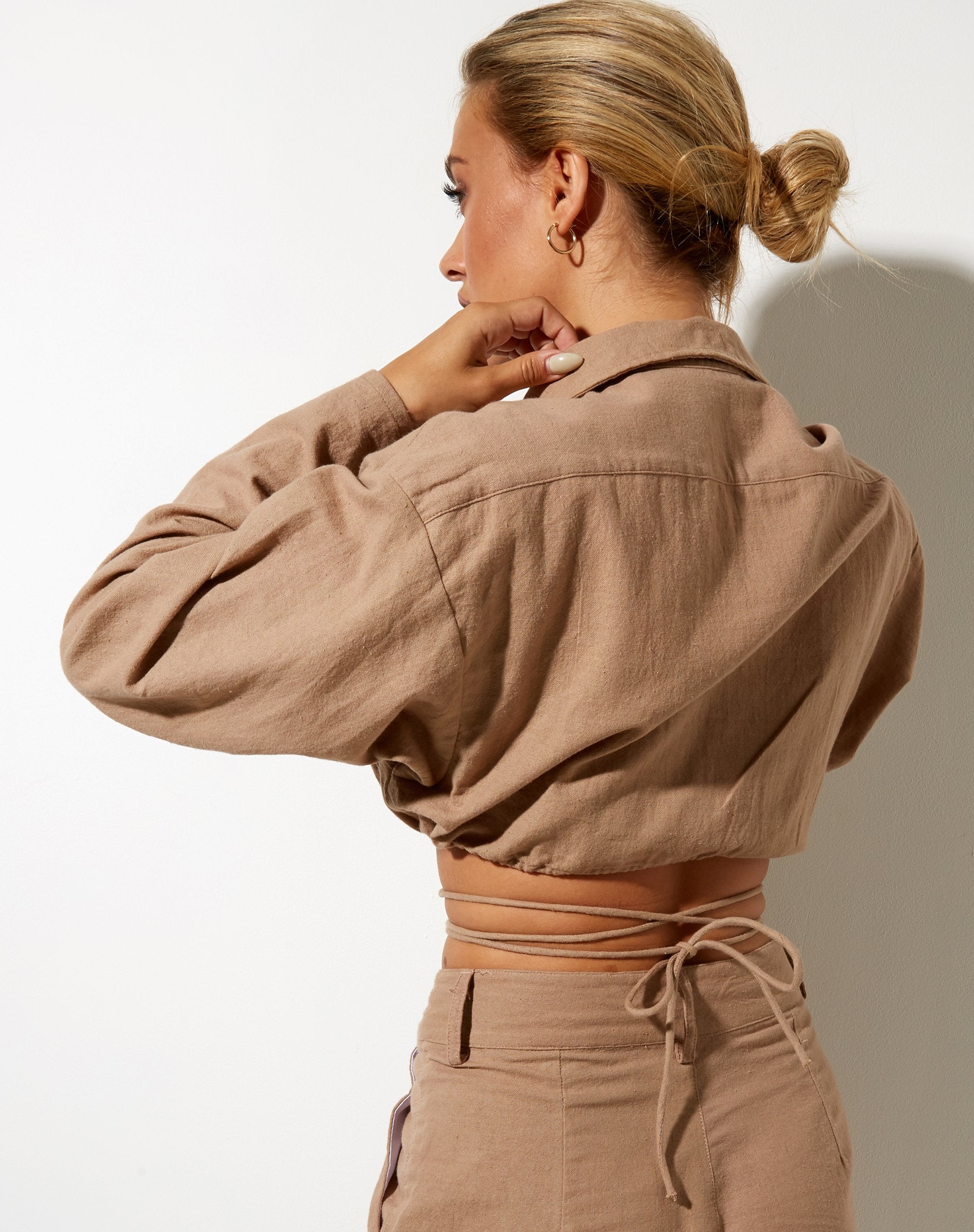 Image de la chemise croisée Elisa en biscuit Rami