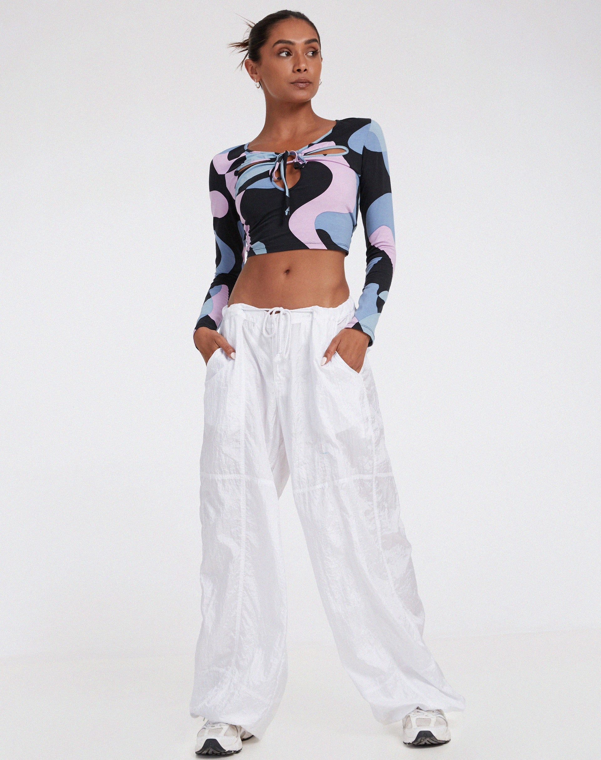 image de Licora Crop Top in Abstract Purple