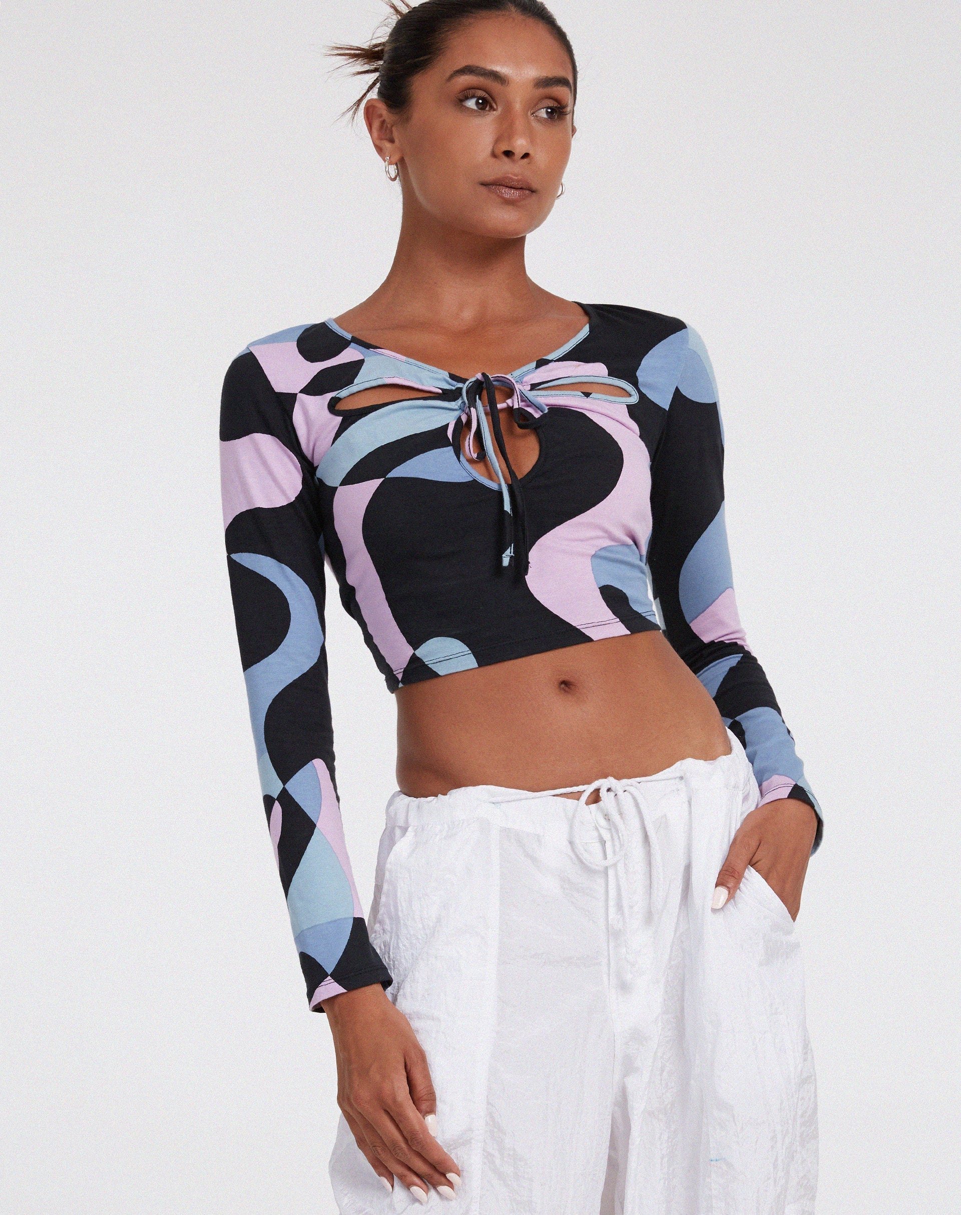 image de Licora Crop Top in Abstract Purple