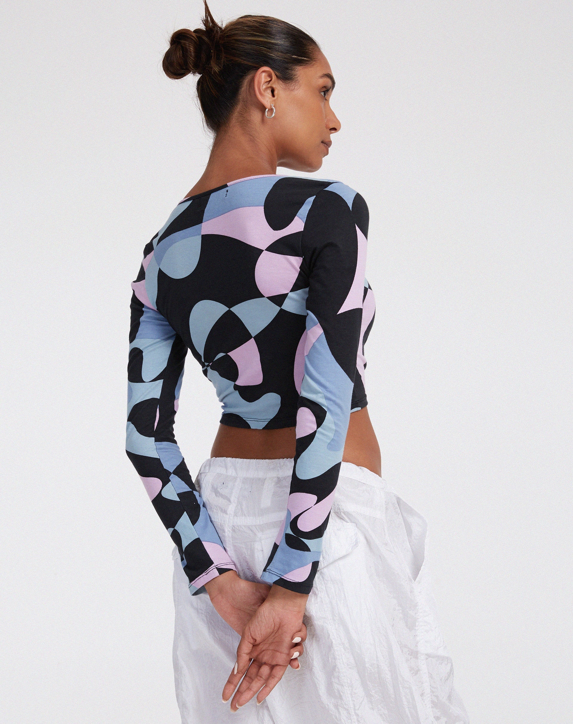 image de Licora Crop Top in Abstract Purple