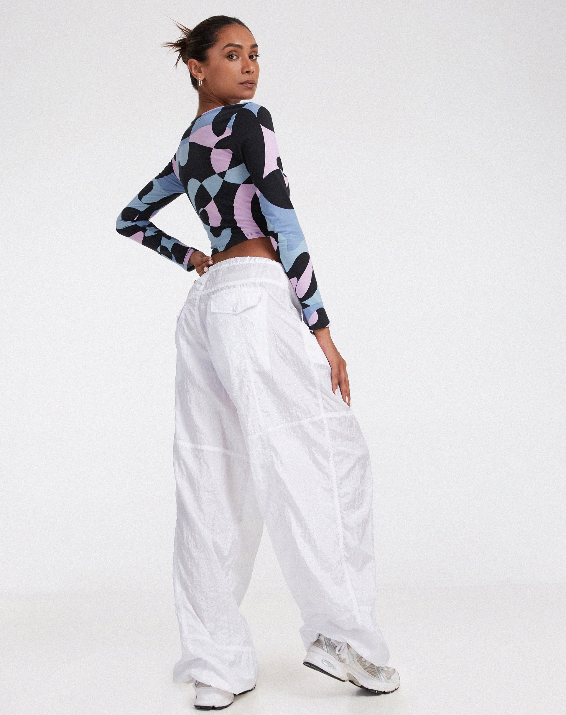 image de Licora Crop Top in Abstract Purple