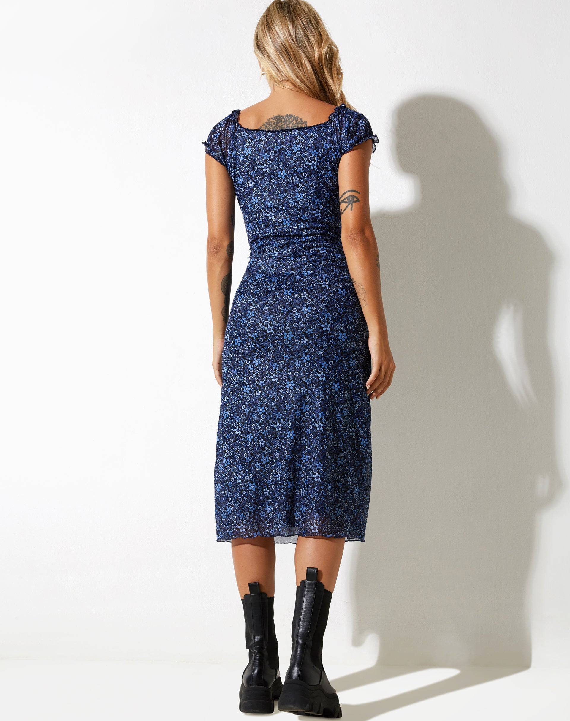 image de Lona Midi Dress in Flower Garden Blue