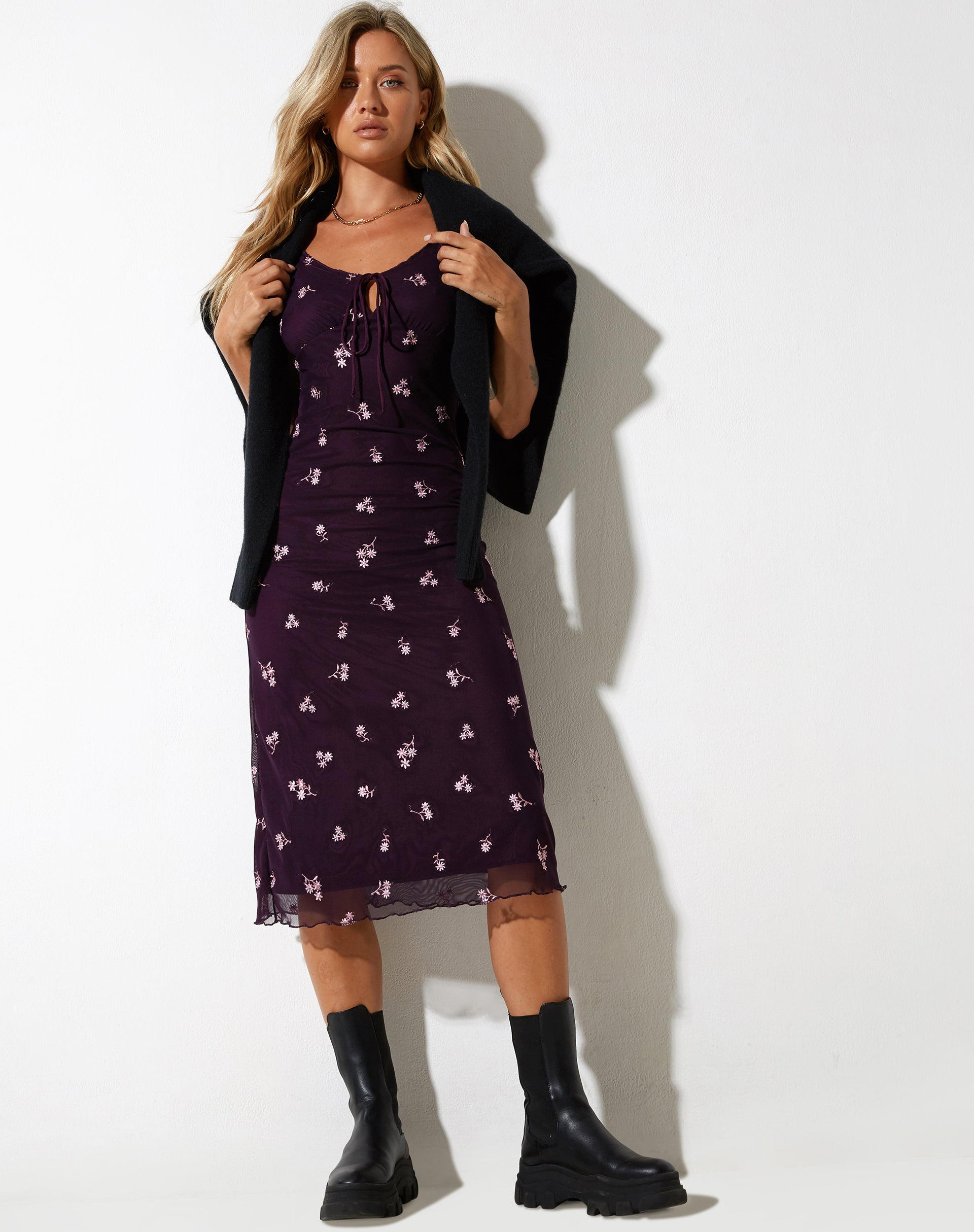 Image de Lona Maxi Dress in Plum Daisy Embro