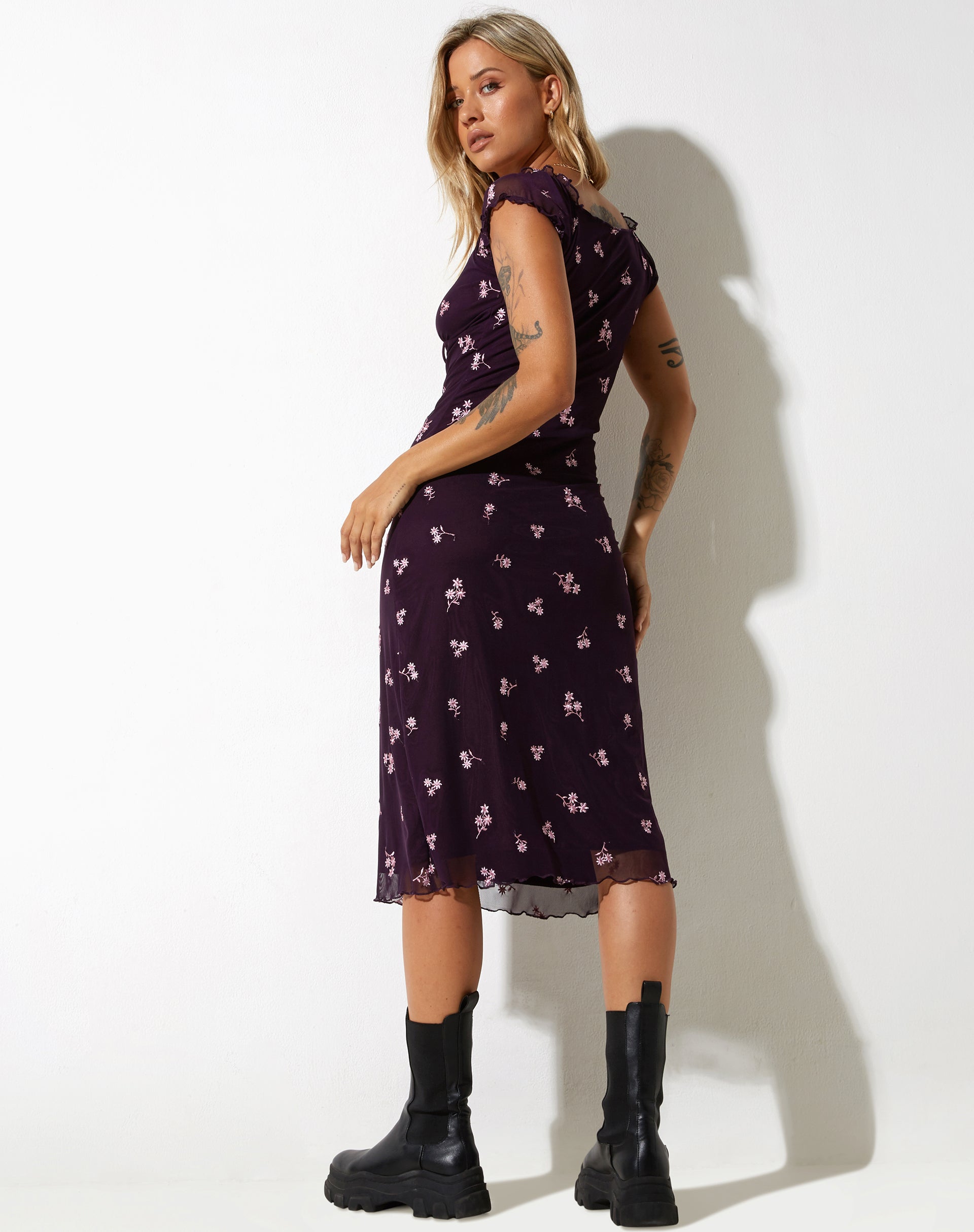 Image de Lona Maxi Dress in Plum Daisy Embro