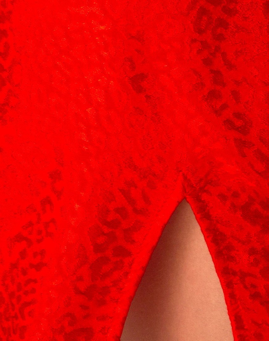 Image de la robe Lonma en satin rouge guépard