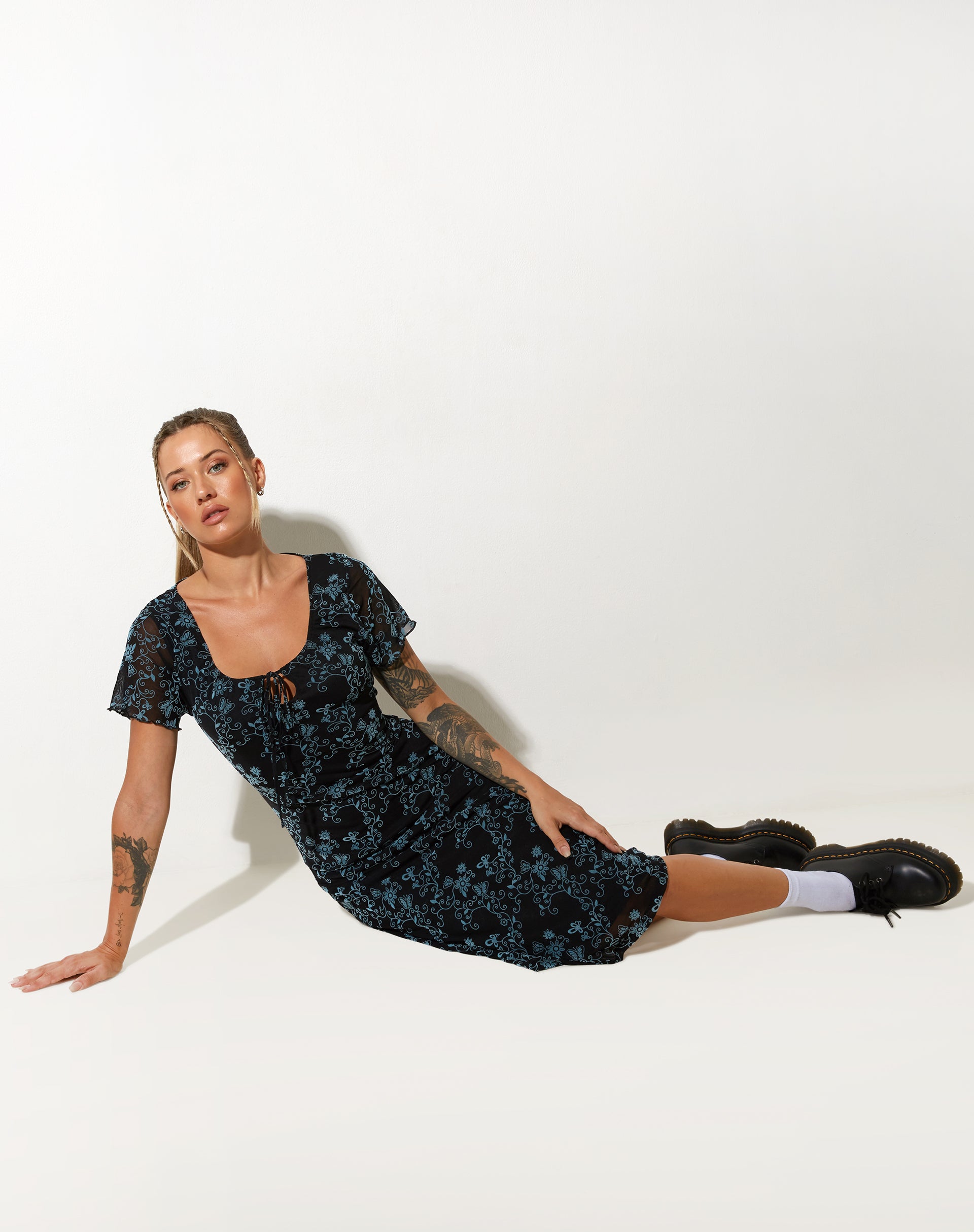 Image de Lorani Midi Dress in Butterfly Vine Flock Blue