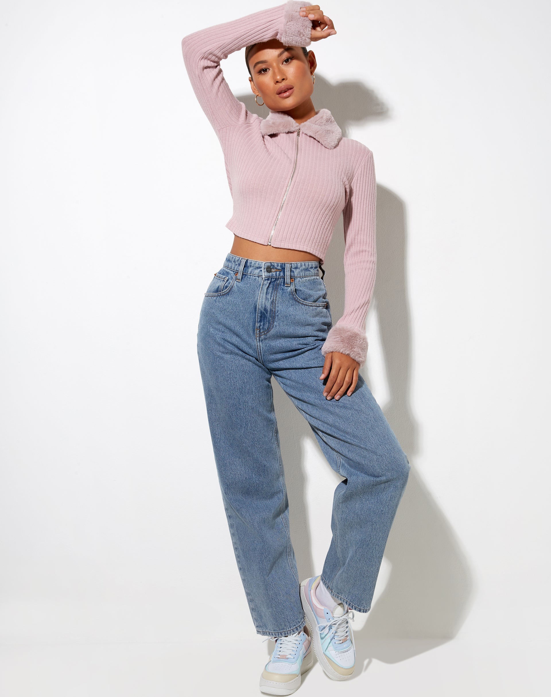 Image de Loria Cardi en rose foncé