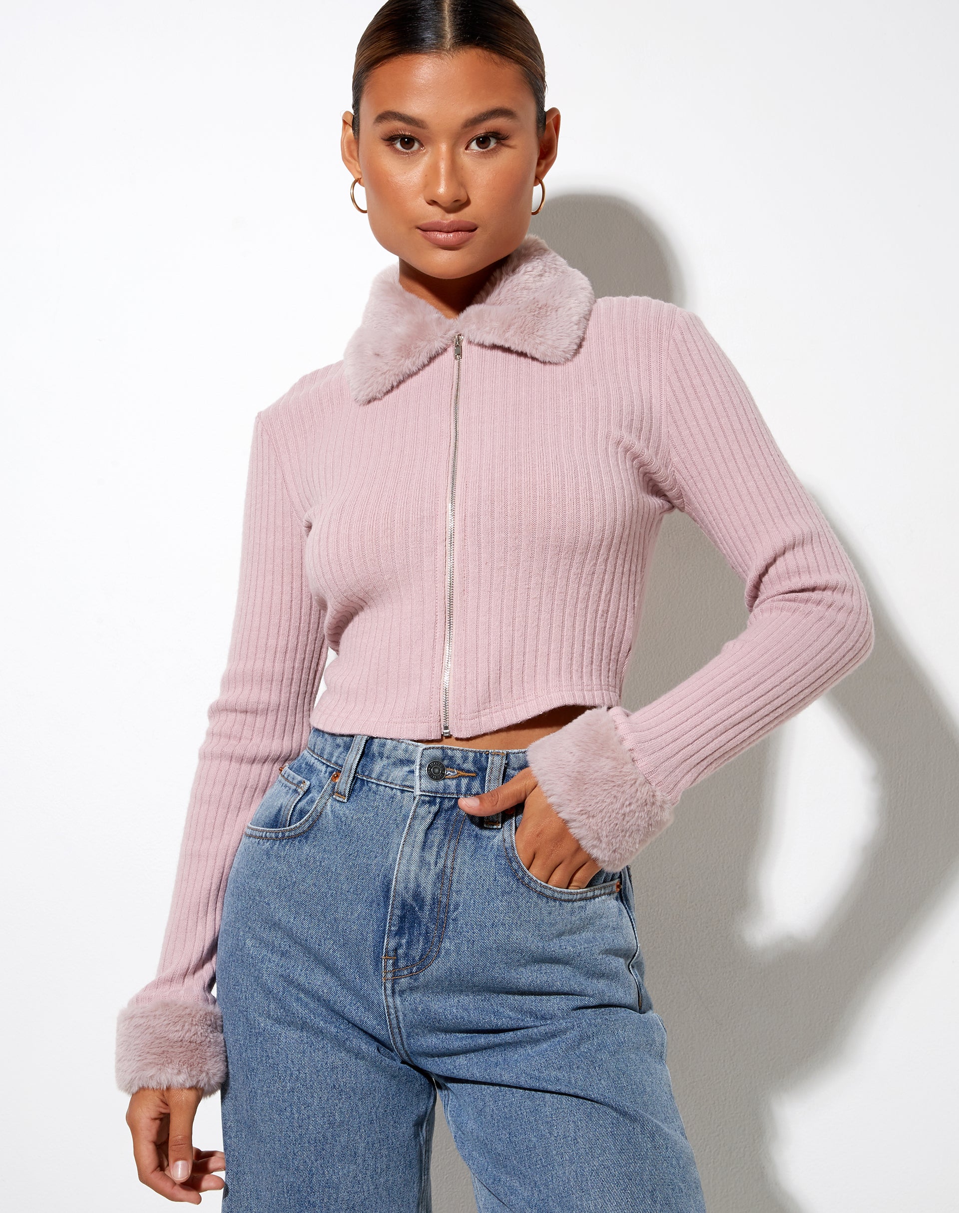 Image de Loria Cardi en rose foncé