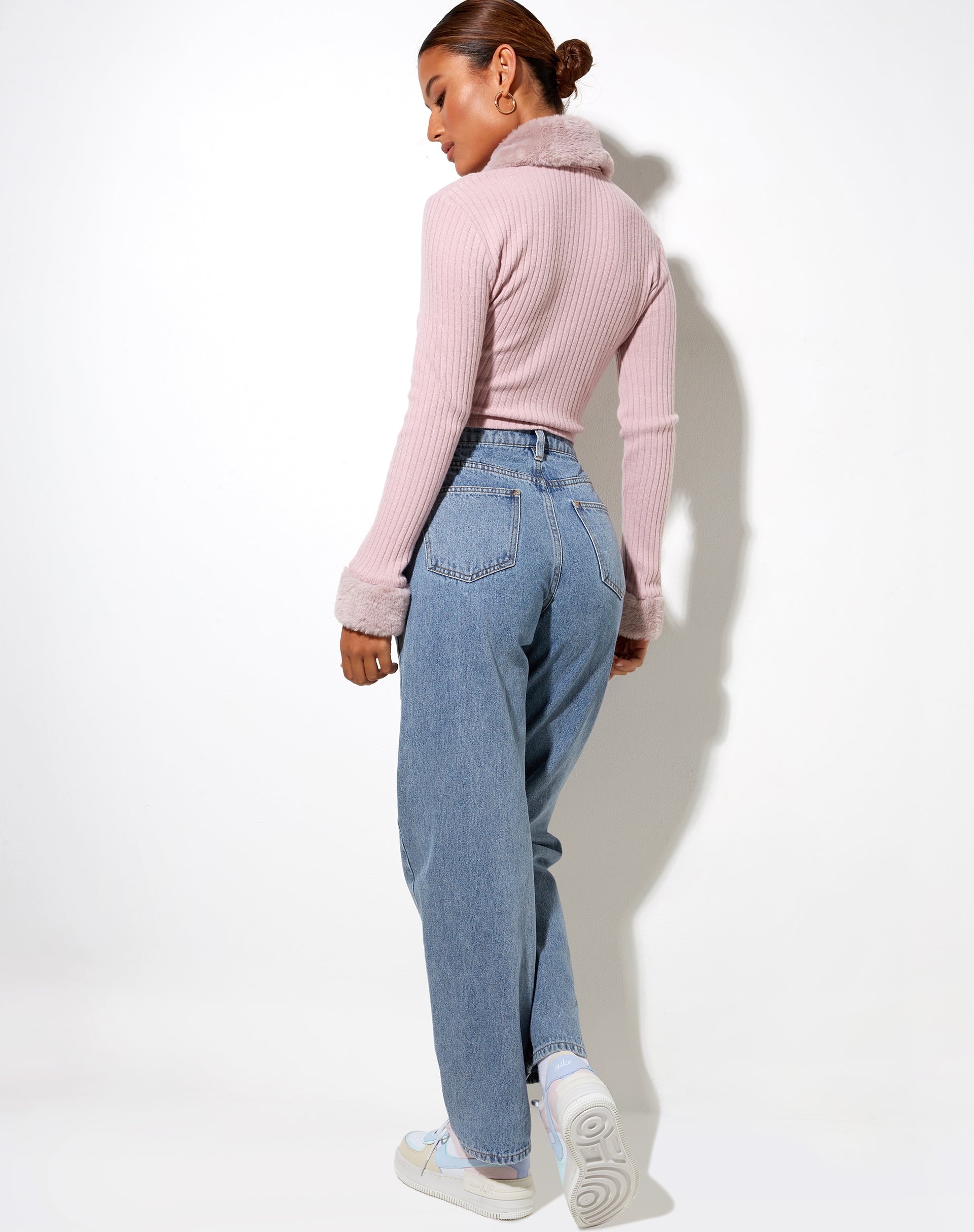 Image de Loria Cardi en rose foncé