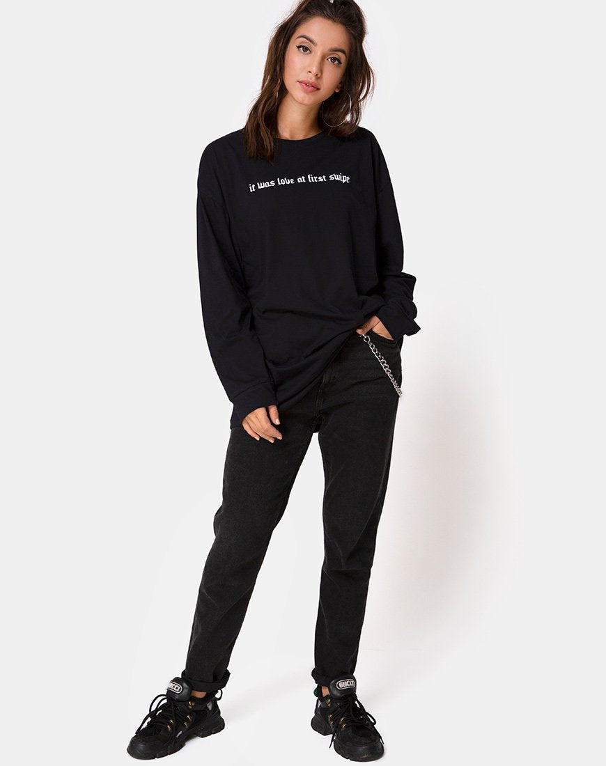 Image de Lotsun Tee dans Love at First Swipe avec placement noir