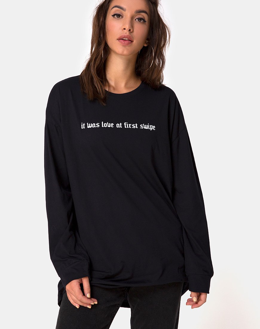 Image de Lotsun Tee dans Love at First Swipe avec placement noir