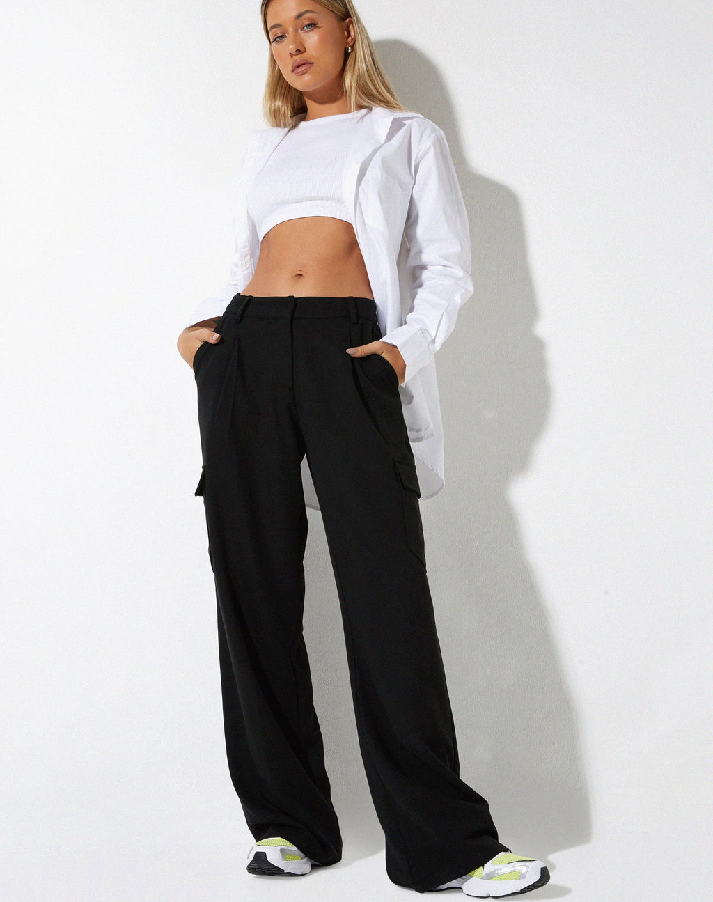 Pantalon cargo Abba à taille basse en noir tailleur
